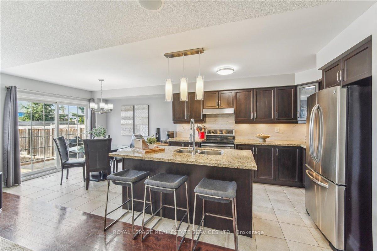 Photo 15 of 16 Beachville Circle, Brampton, Credit Valley — HOMEH