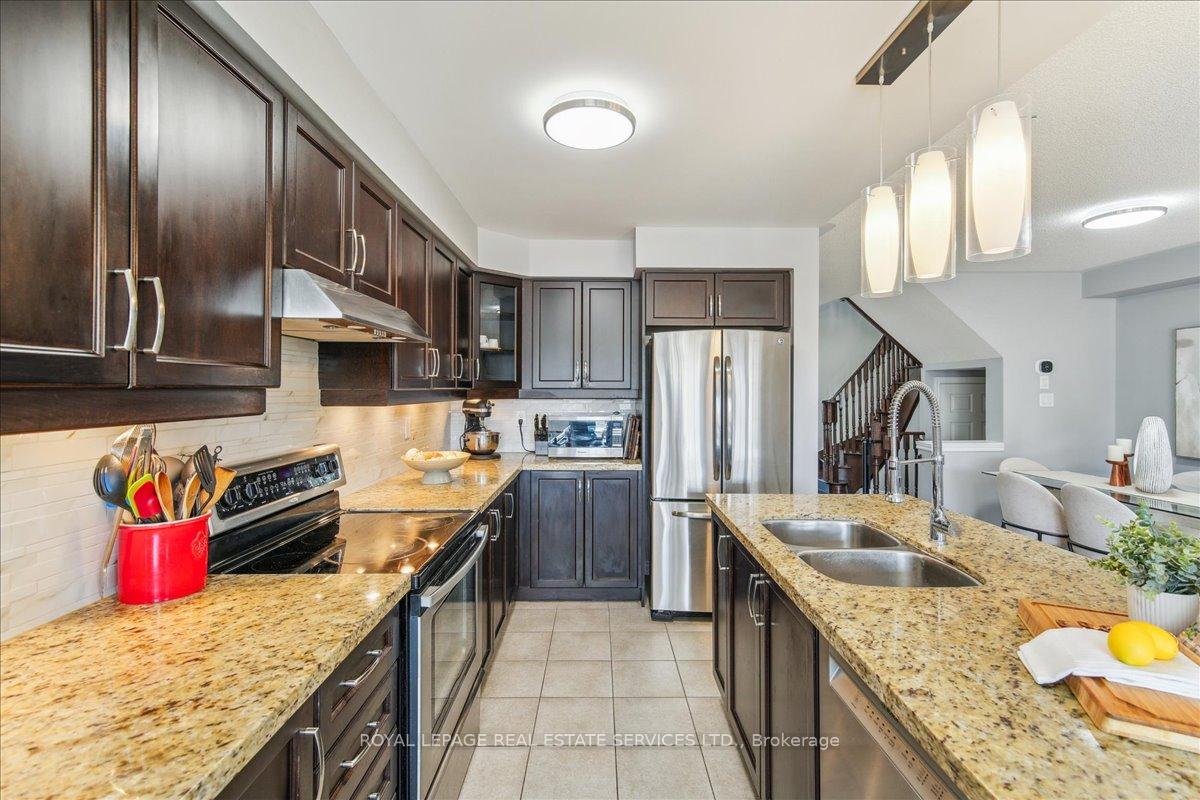 Photo 18 of 16 Beachville Circle, Brampton, Credit Valley — HOMEH