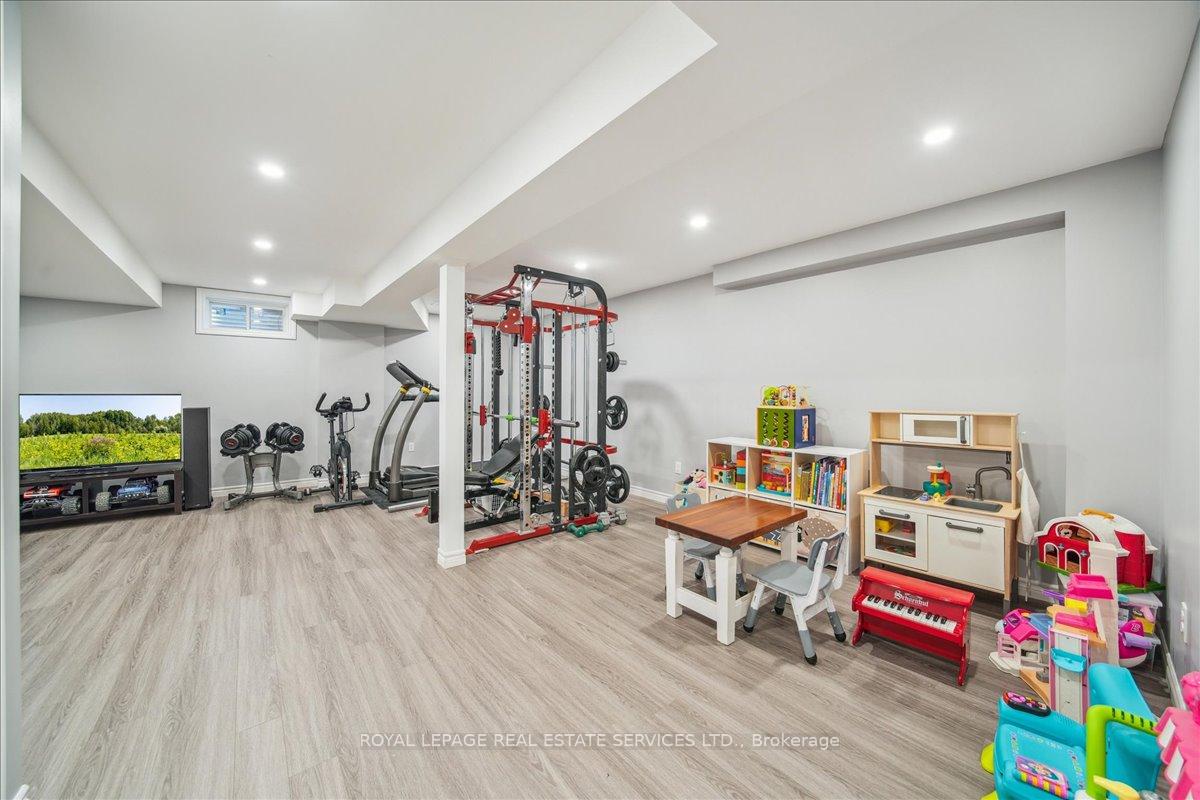 Photo 32 of 16 Beachville Circle, Brampton, Credit Valley — HOMEH