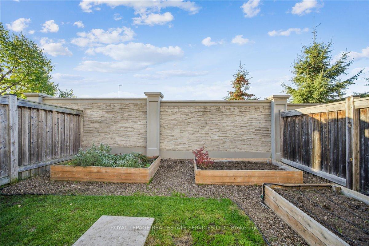 Photo 39 of 16 Beachville Circle, Brampton, Credit Valley — HOMEH