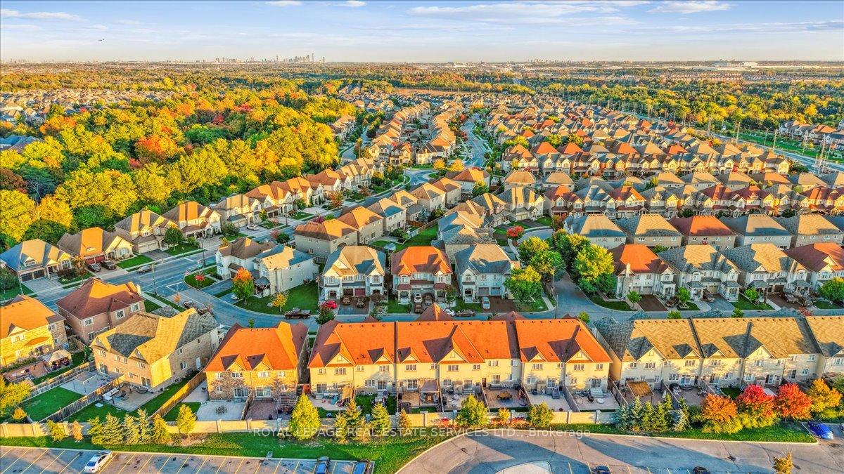 Photo 44 of 16 Beachville Circle, Brampton, Credit Valley — HOMEH