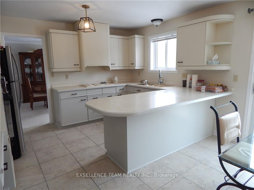 Photo 2 of 1701 Blakely Drive, Cornwall — HOMEH