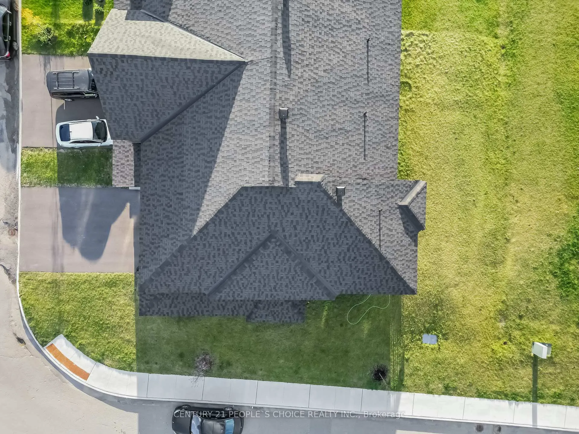 Photo 2 of 300 Makobe Lane, Ottawa, Riverside South/Gloucester Glen — HOMEH