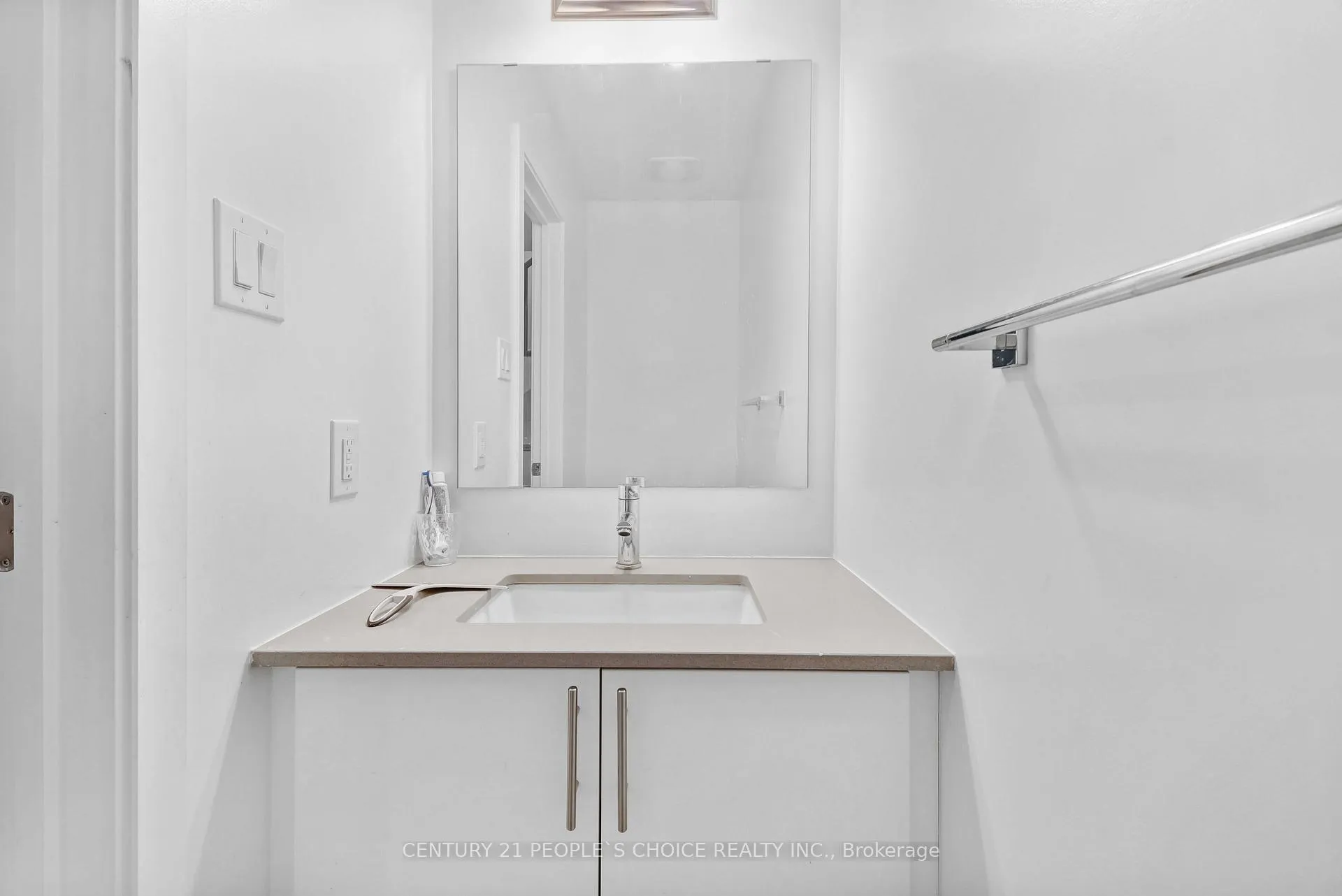 Photo 5 of 300 Makobe Lane, Ottawa, Riverside South/Gloucester Glen — HOMEH