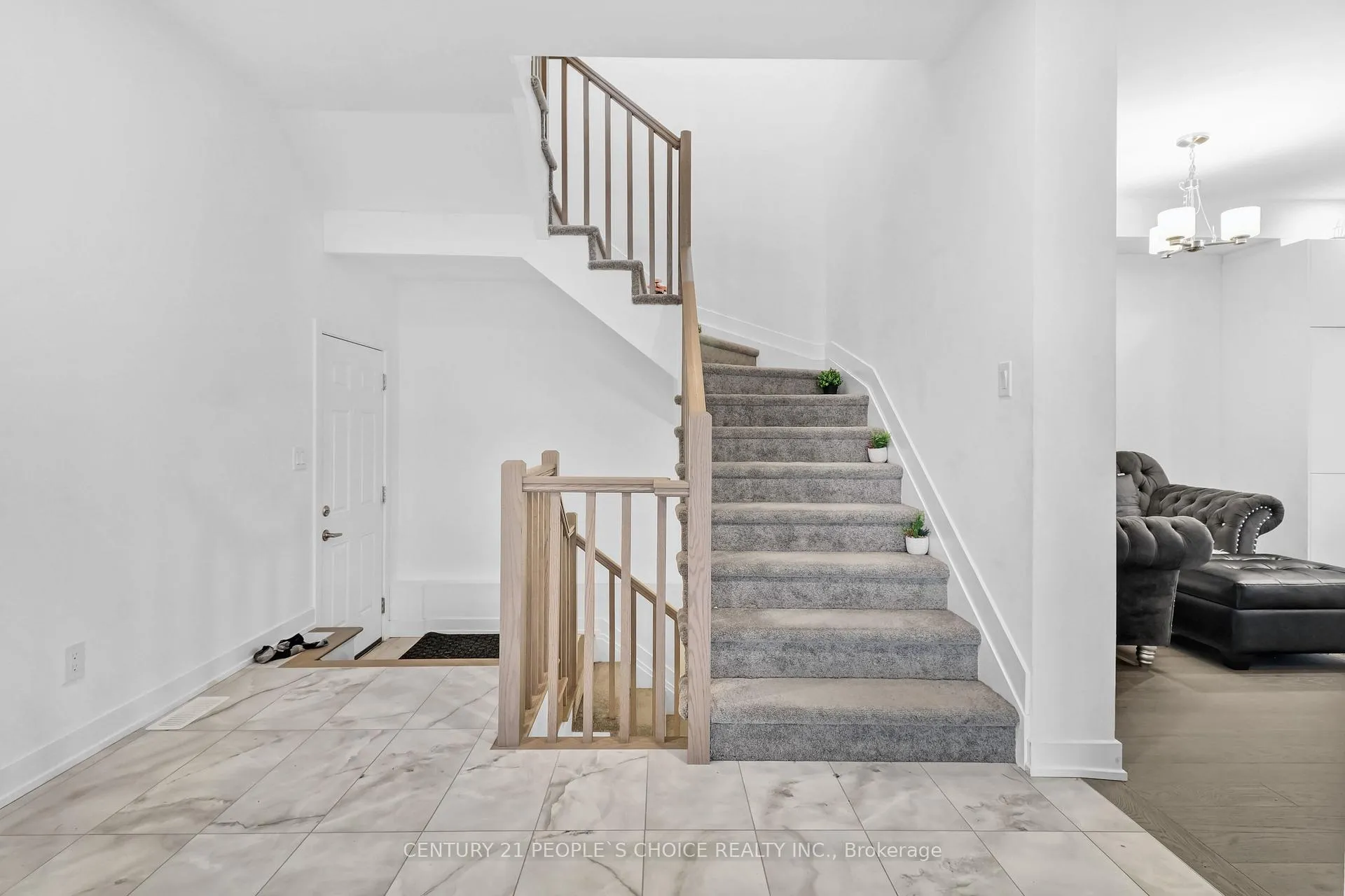 Photo 6 of 300 Makobe Lane, Ottawa, Riverside South/Gloucester Glen — HOMEH
