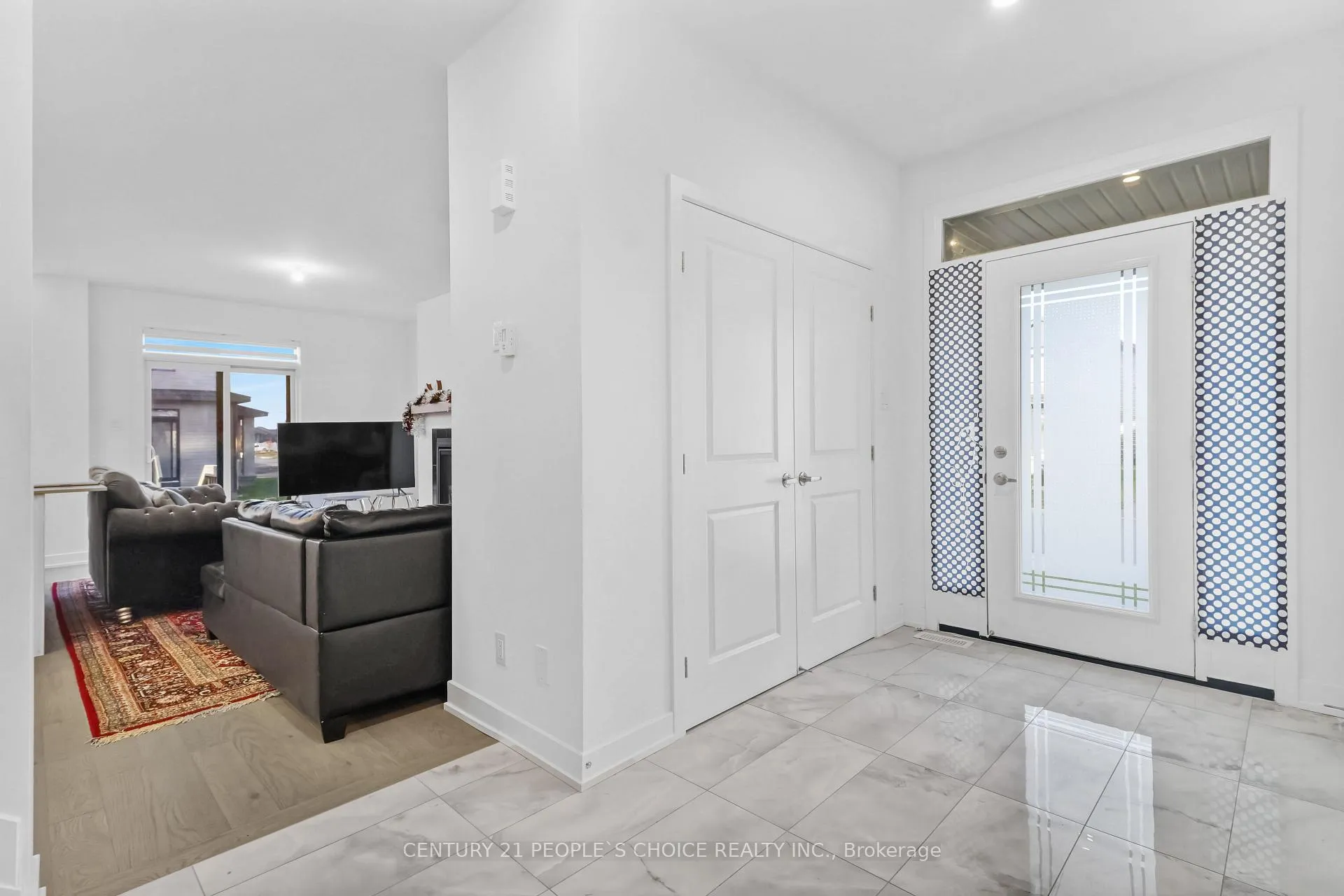 Photo 7 of 300 Makobe Lane, Ottawa, Riverside South/Gloucester Glen — HOMEH