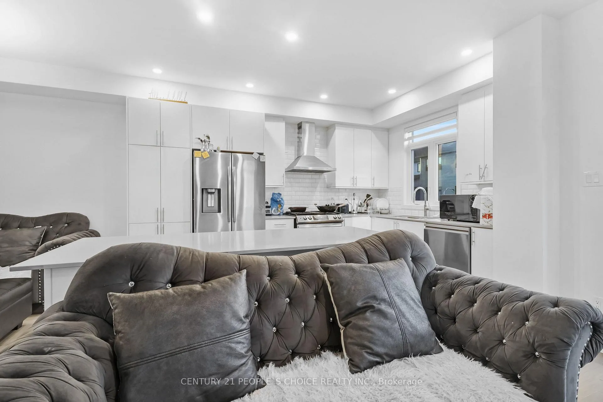 Photo 10 of 300 Makobe Lane, Ottawa, Riverside South/Gloucester Glen — HOMEH