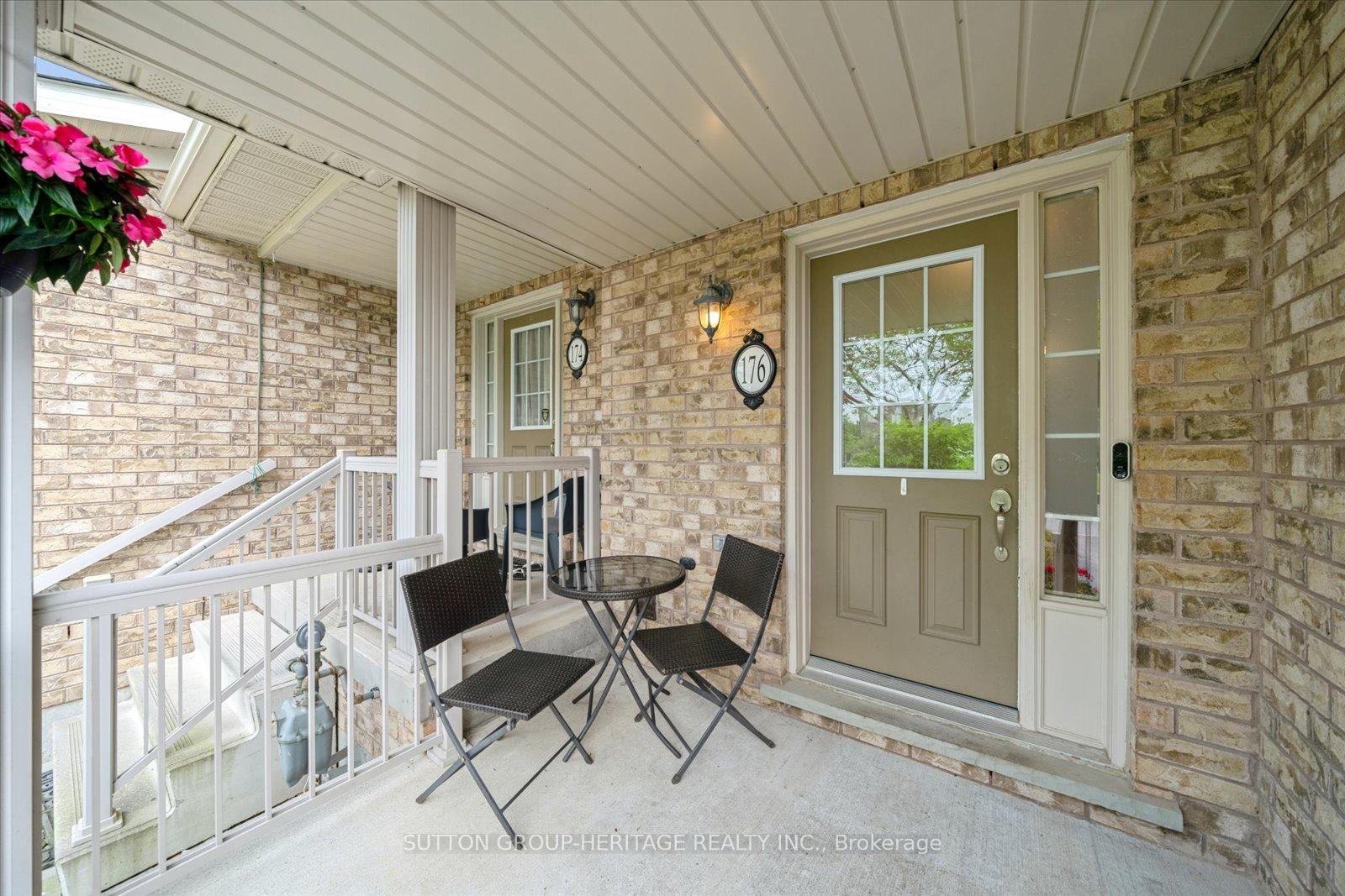 Photo 4 of 176 Dewell Crescent, Clarington, Courtice — HOMEH