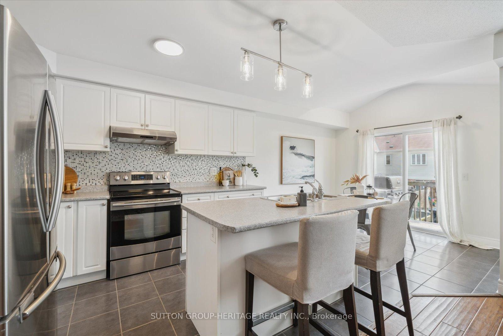 Photo 15 of 176 Dewell Crescent, Clarington, Courtice — HOMEH