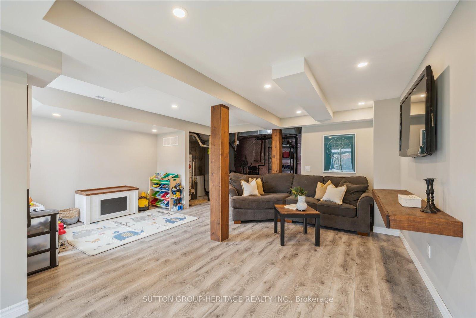 Photo 39 of 176 Dewell Crescent, Clarington, Courtice — HOMEH