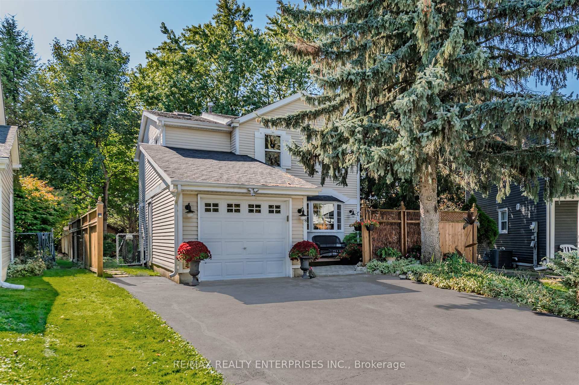 Photo 1 of 18 Blueridge Square, Brampton, Heart Lake West — HOMEH