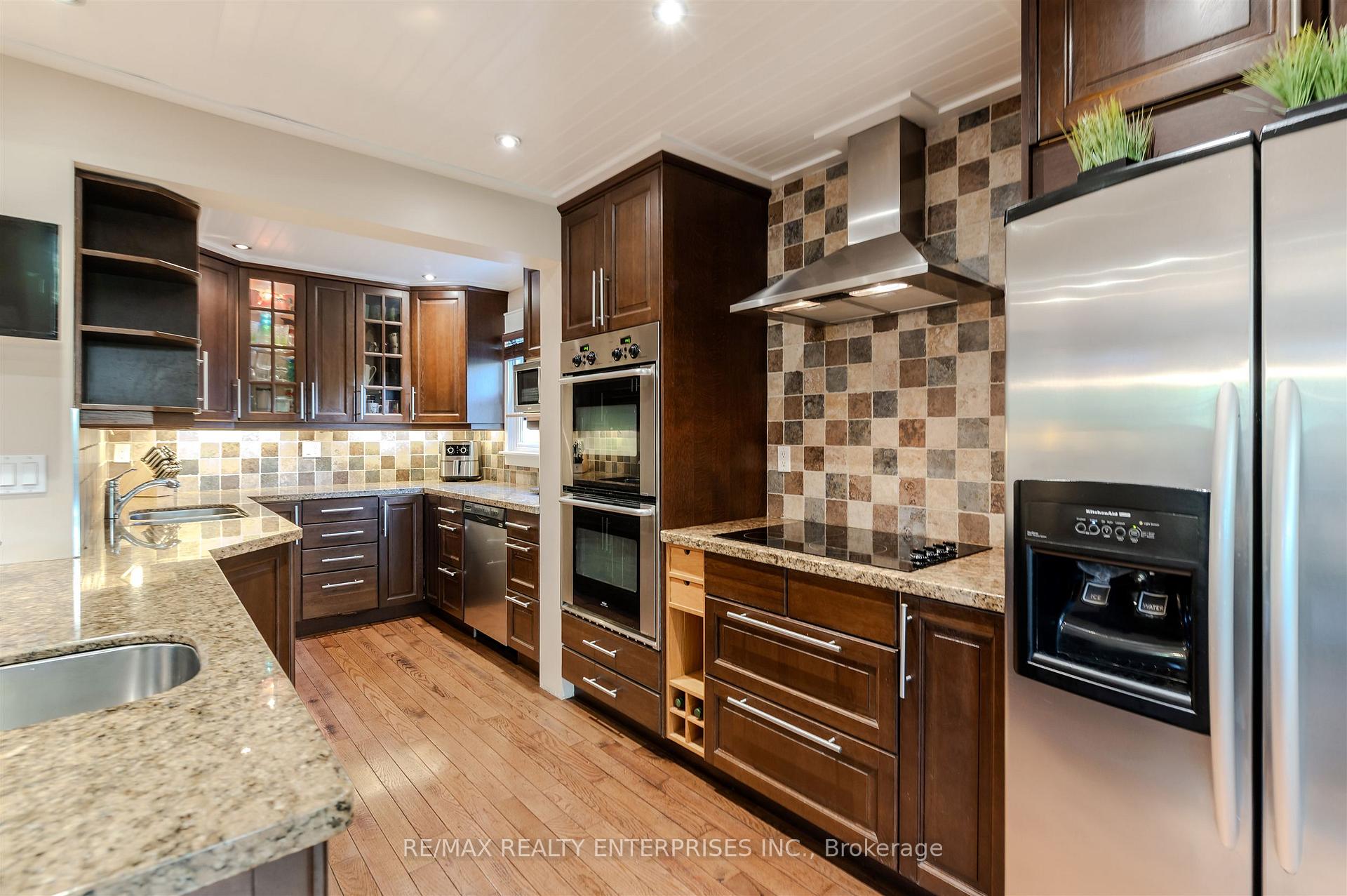 Photo 13 of 18 Blueridge Square, Brampton, Heart Lake West — HOMEH