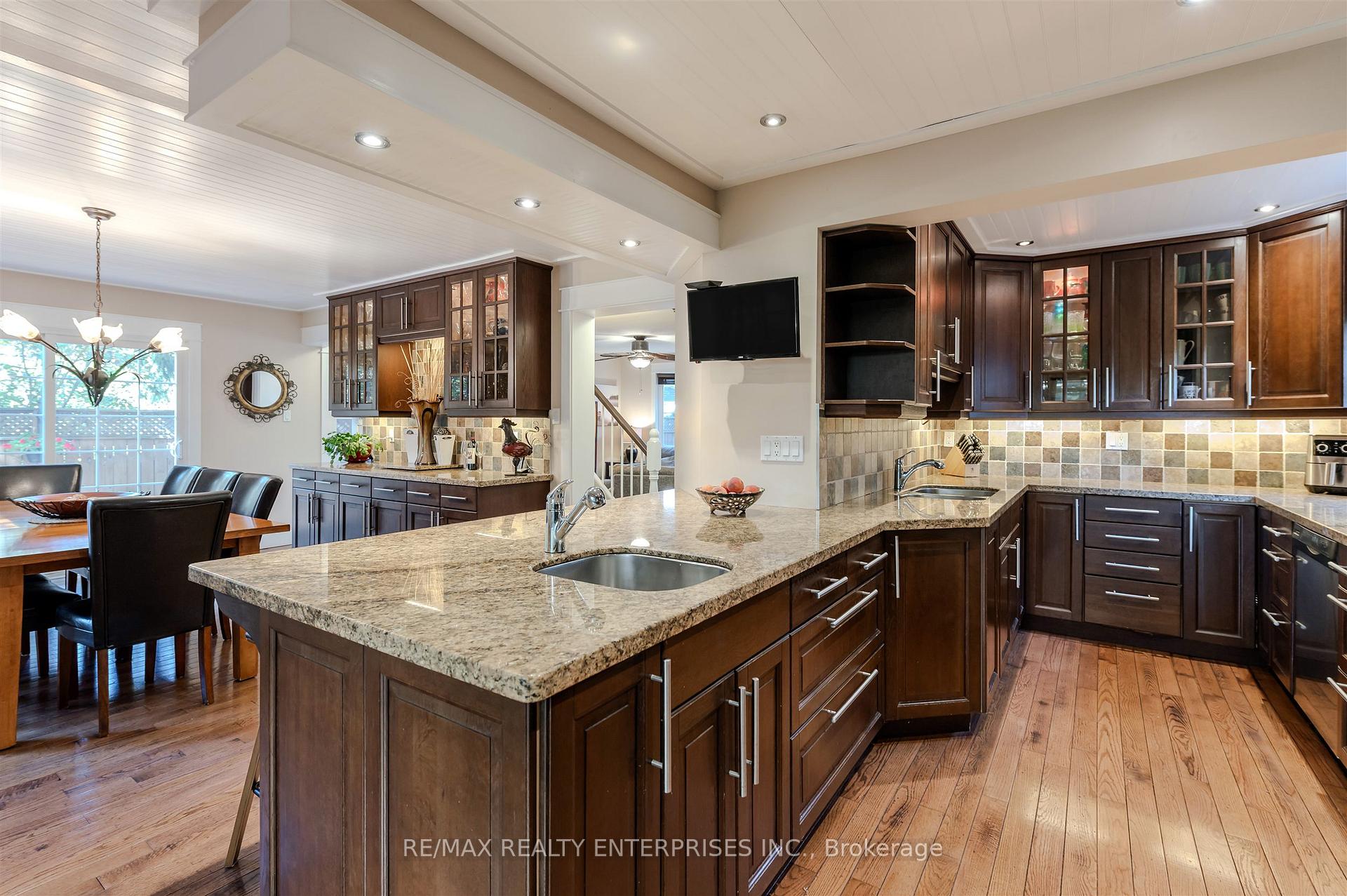 Photo 14 of 18 Blueridge Square, Brampton, Heart Lake West — HOMEH