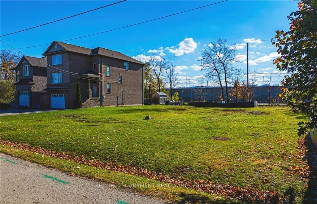 Photo 3 of 5 Trillium Avenue, Hamilton, Winona Park — HOMEH