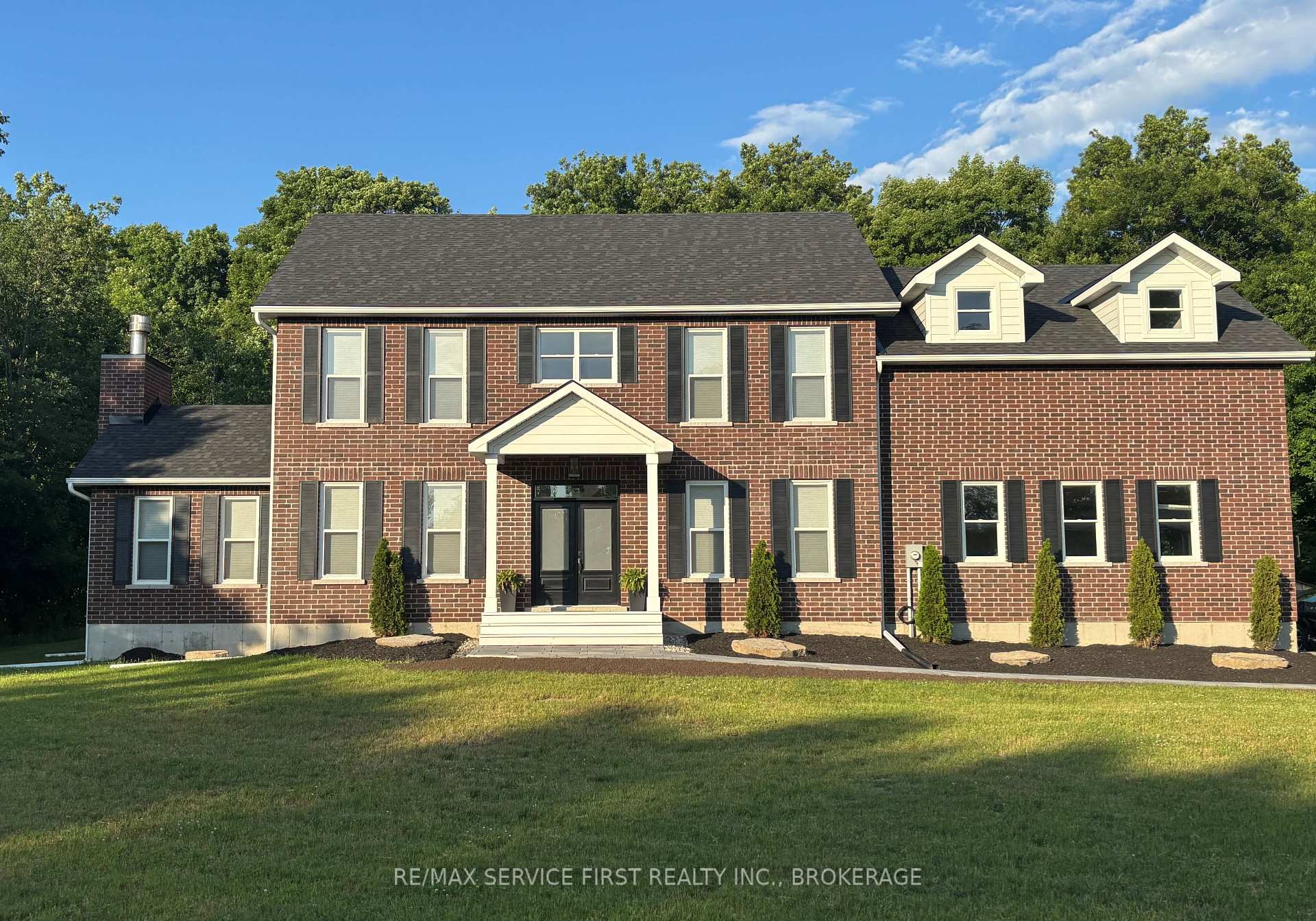 Front of 1012 Applewood Lane