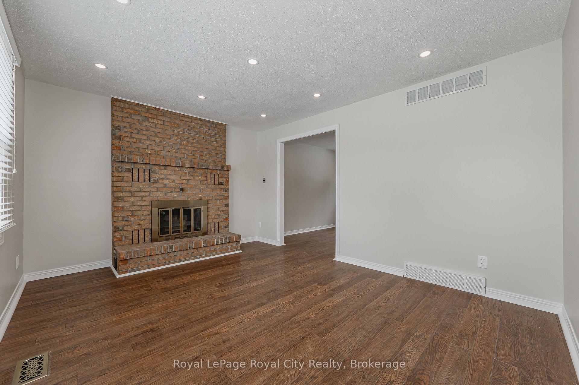 Photo 2 of 16 Sagewood Place, Guelph, Kortright West — HOMEH