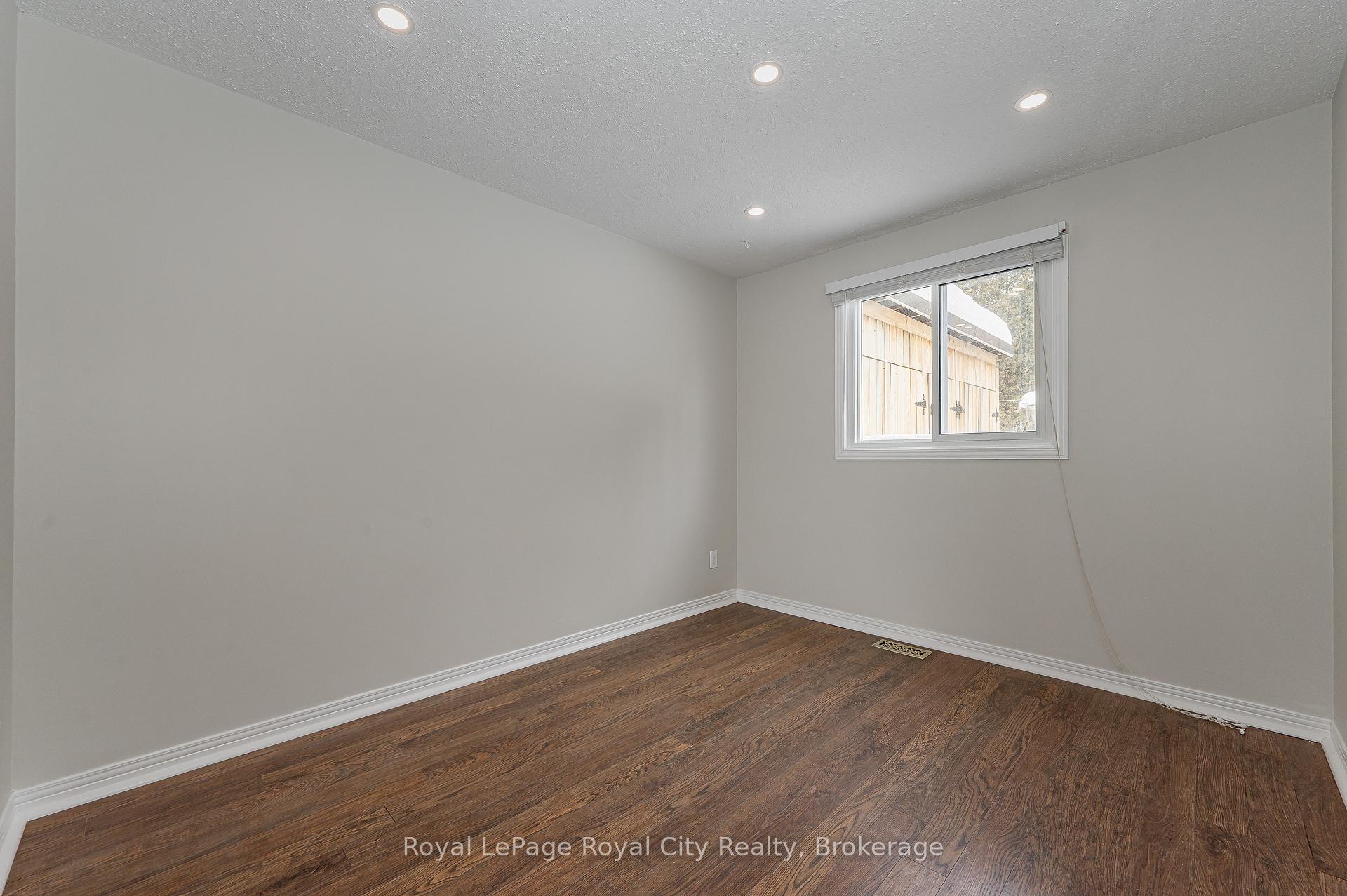 Photo 5 of 16 Sagewood Place, Guelph, Kortright West — HOMEH