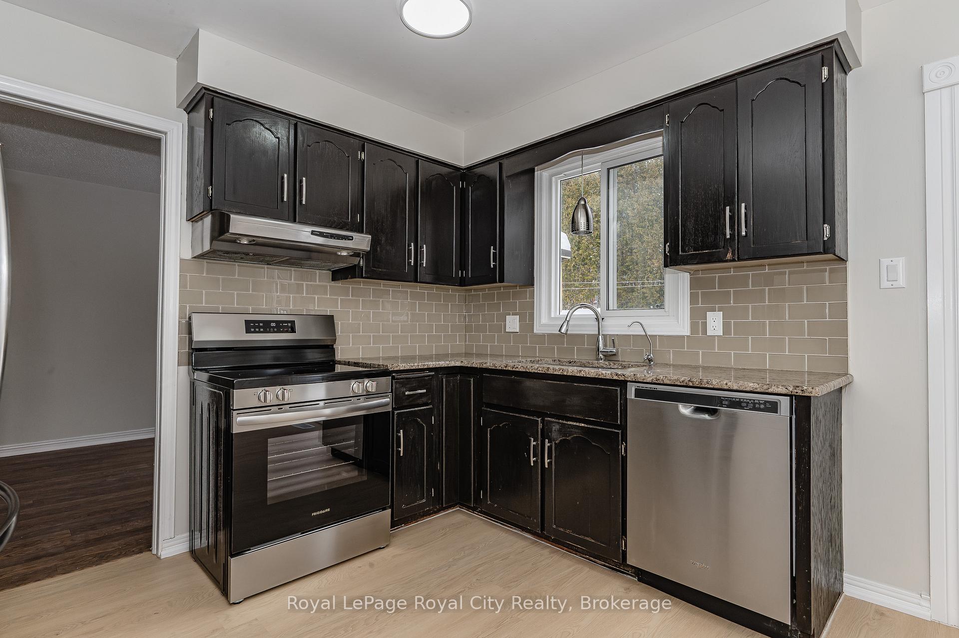 Photo 9 of 16 Sagewood Place, Guelph, Kortright West — HOMEH