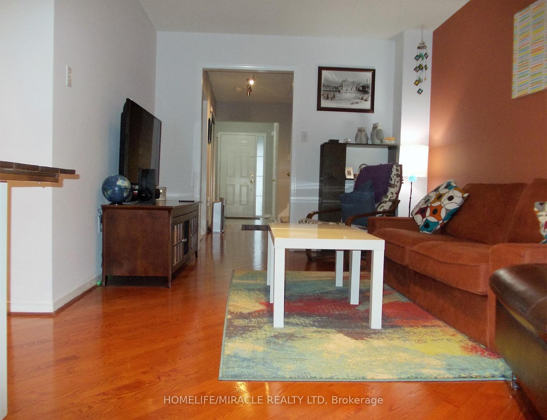 Photo 3 of 101 Bighorn (Upper Level) Crescent, Brampton, Sandringham-Wellington — HOMEH