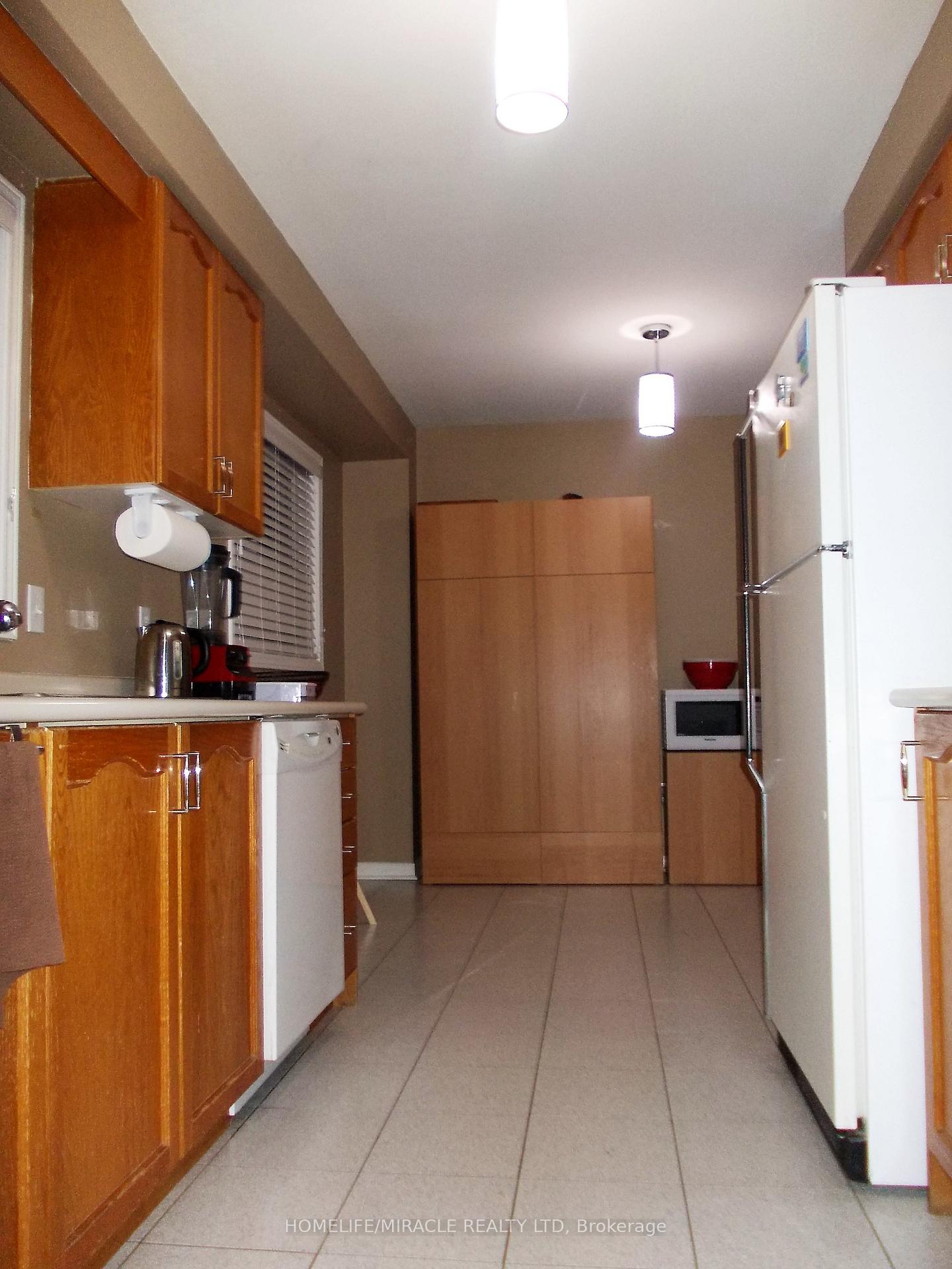 Photo 7 of 101 Bighorn (Upper Level) Crescent, Brampton, Sandringham-Wellington — HOMEH