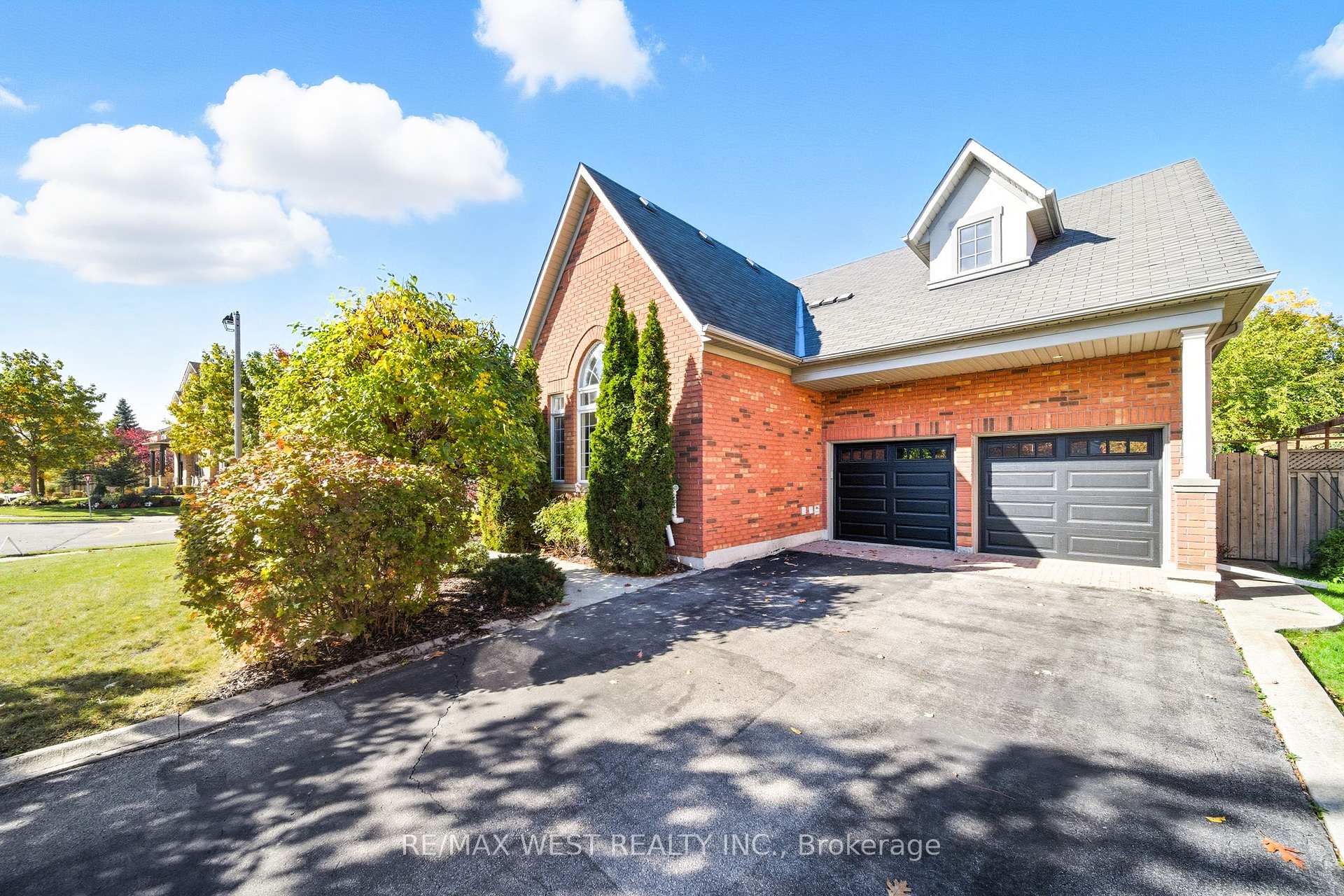Photo 2 of 1 Nova Scotia Road, Brampton, Bram West — HOMEH