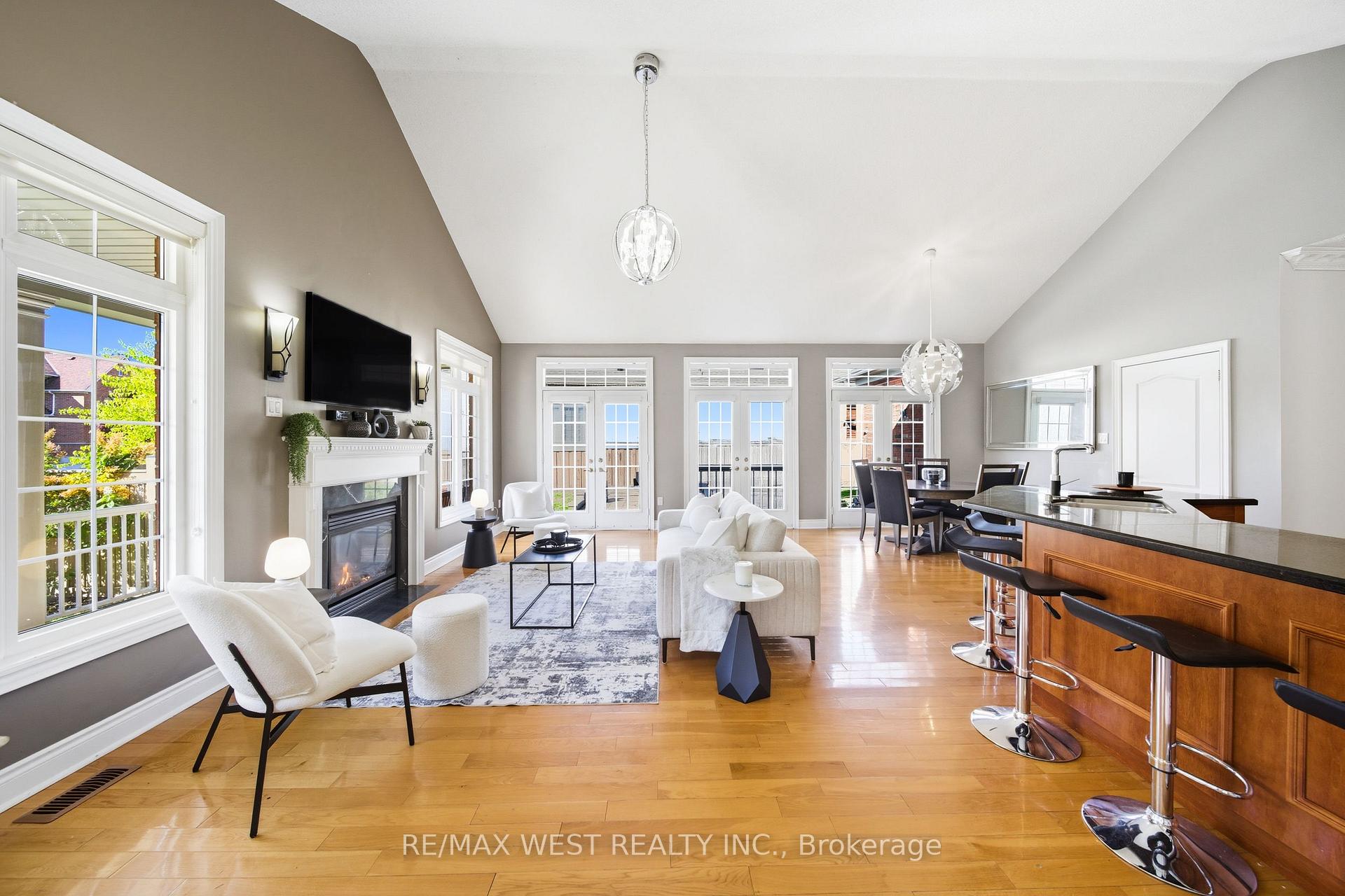 Photo 5 of 1 Nova Scotia Road, Brampton, Bram West — HOMEH