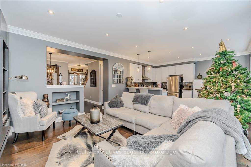 Photo 10 of 174 Coulthard Boulevard, Cambridge — HOMEH