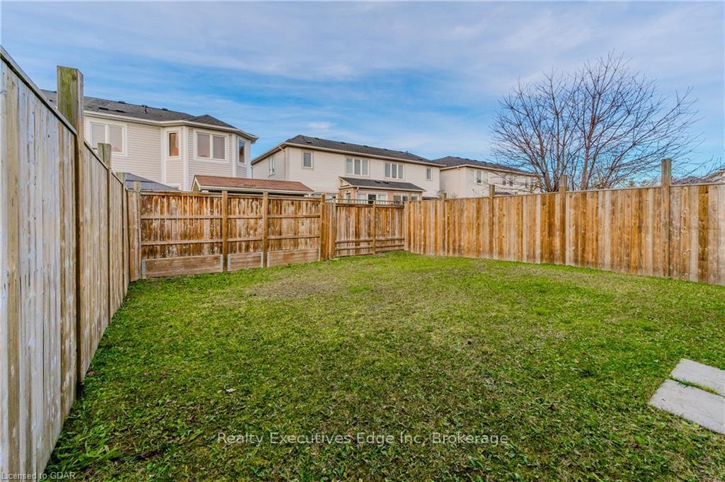 Photo 38 of 174 Coulthard Boulevard, Cambridge — HOMEH