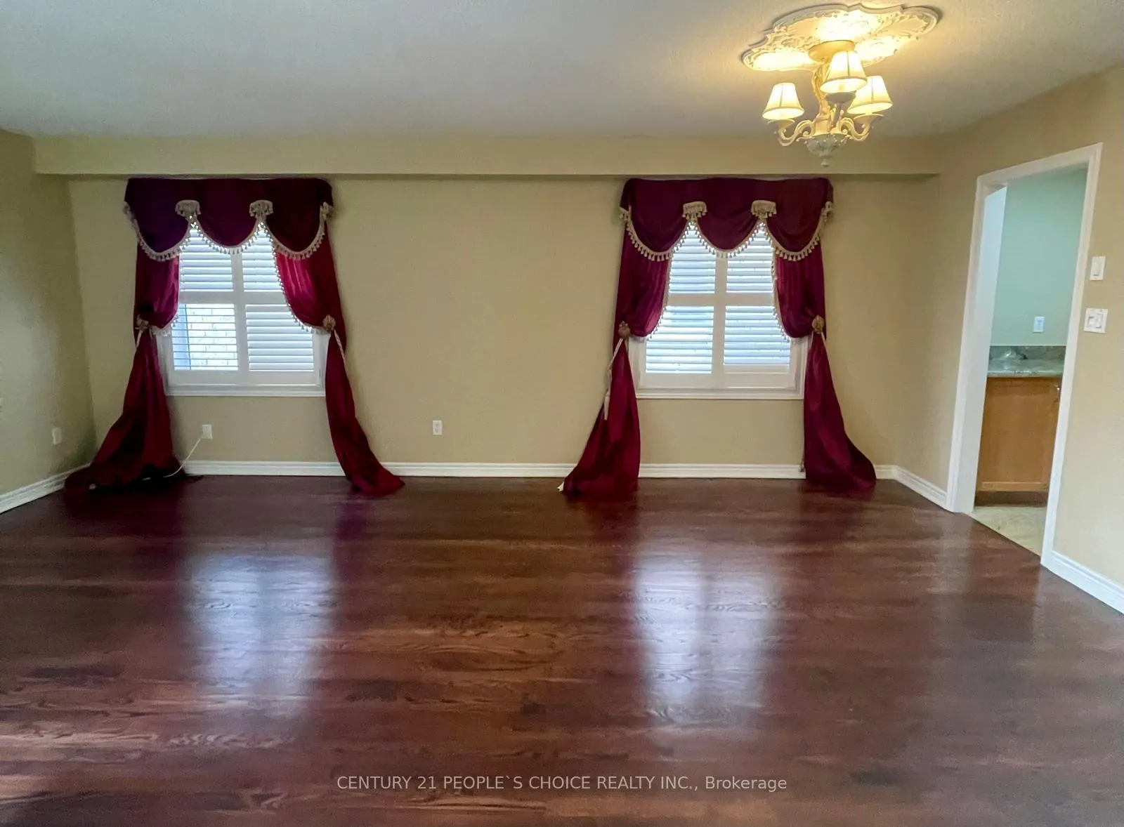 Photo 3 of 215 Edenbrook Hill Drive, Brampton, Fletcher's Meadow — HOMEH
