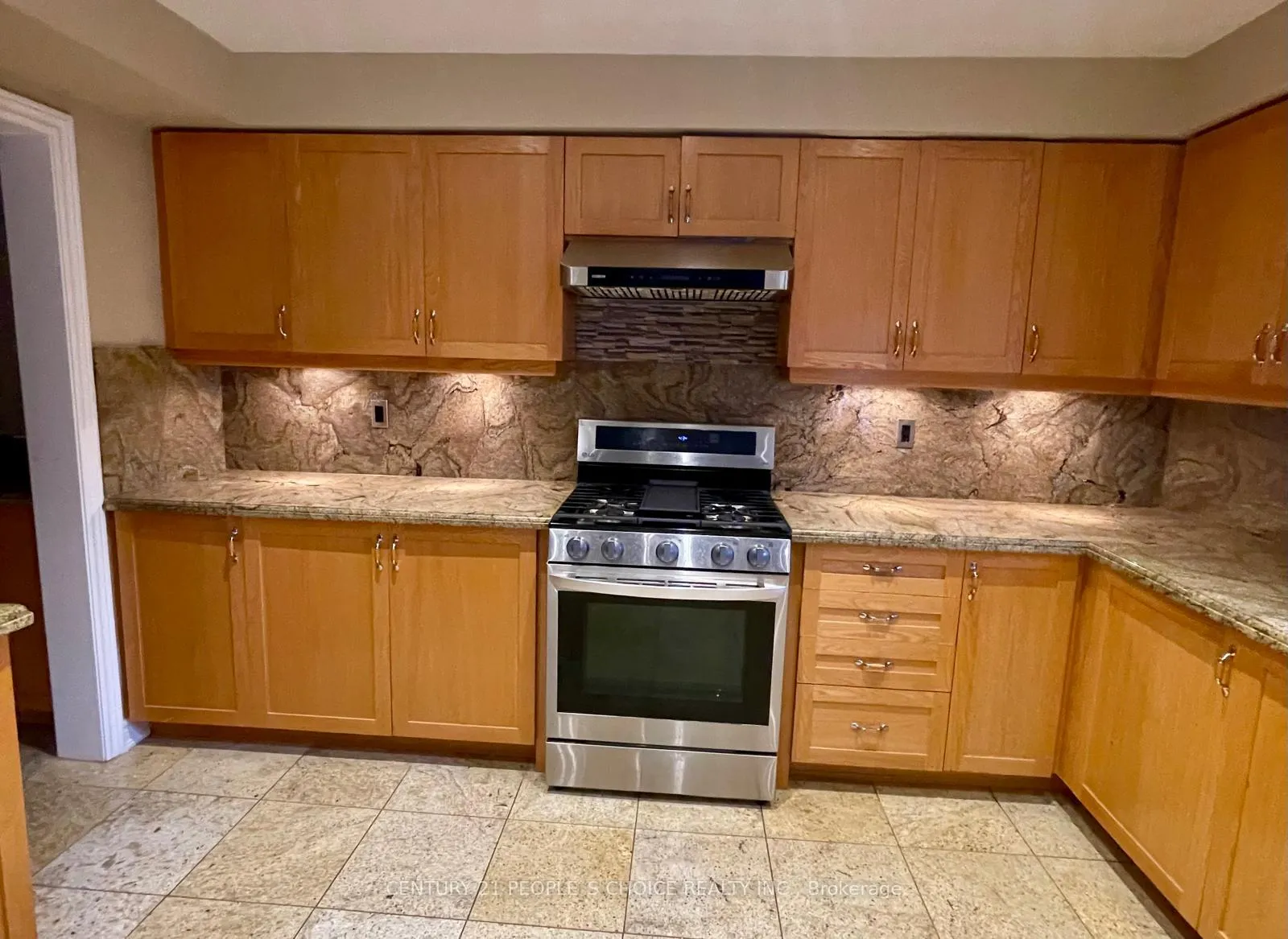 Photo 4 of 215 Edenbrook Hill Drive, Brampton, Fletcher's Meadow — HOMEH