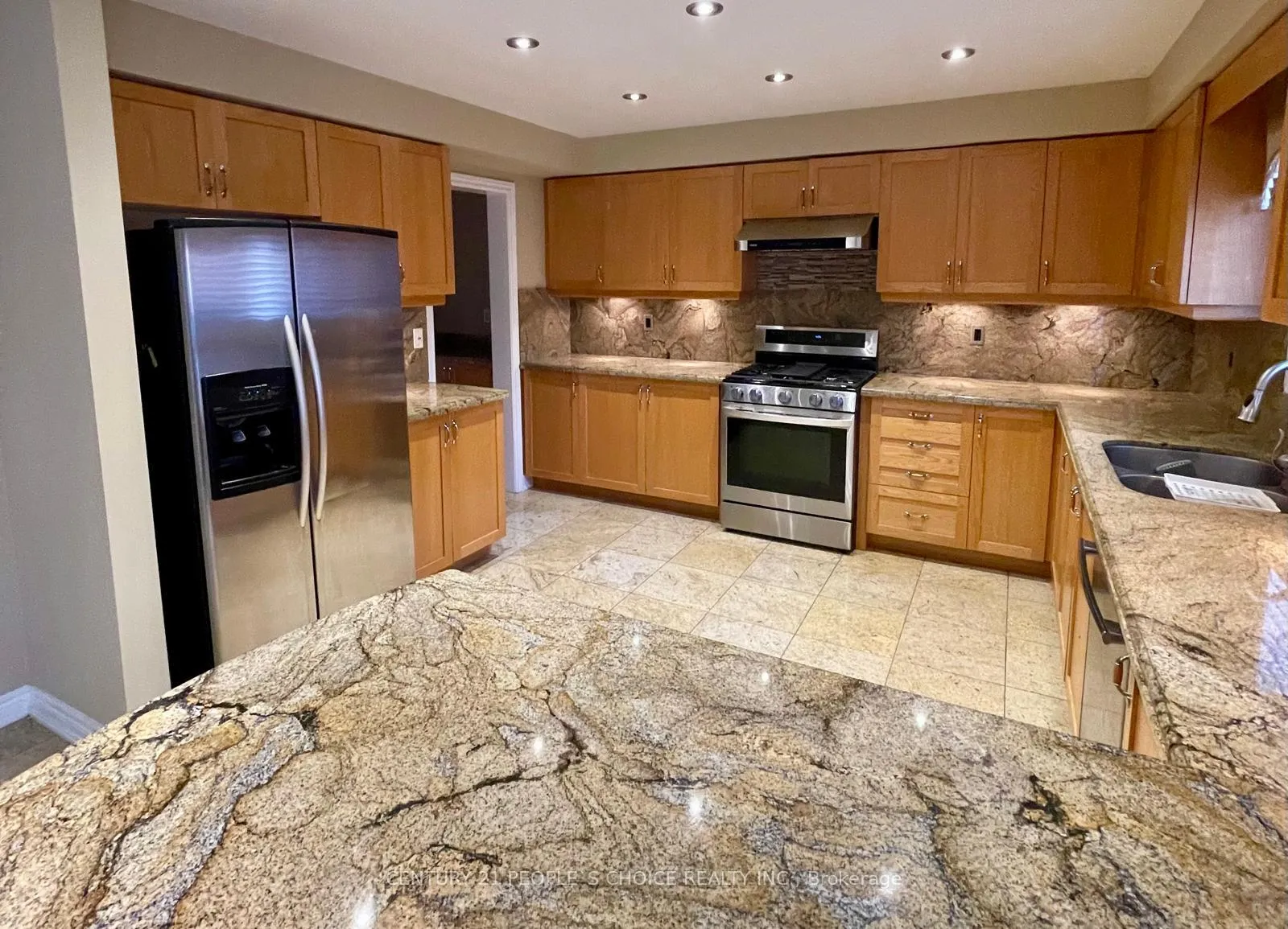 Photo 5 of 215 Edenbrook Hill Drive, Brampton, Fletcher's Meadow — HOMEH