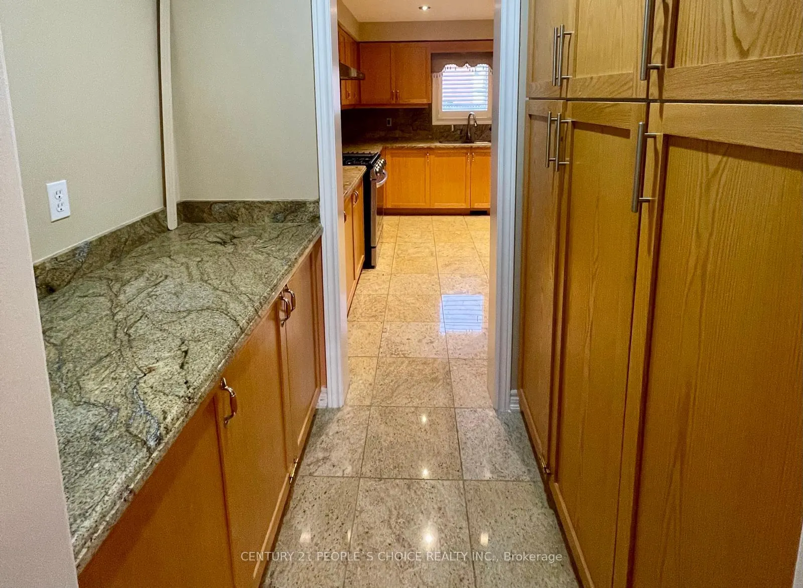 Photo 8 of 215 Edenbrook Hill Drive, Brampton, Fletcher's Meadow — HOMEH