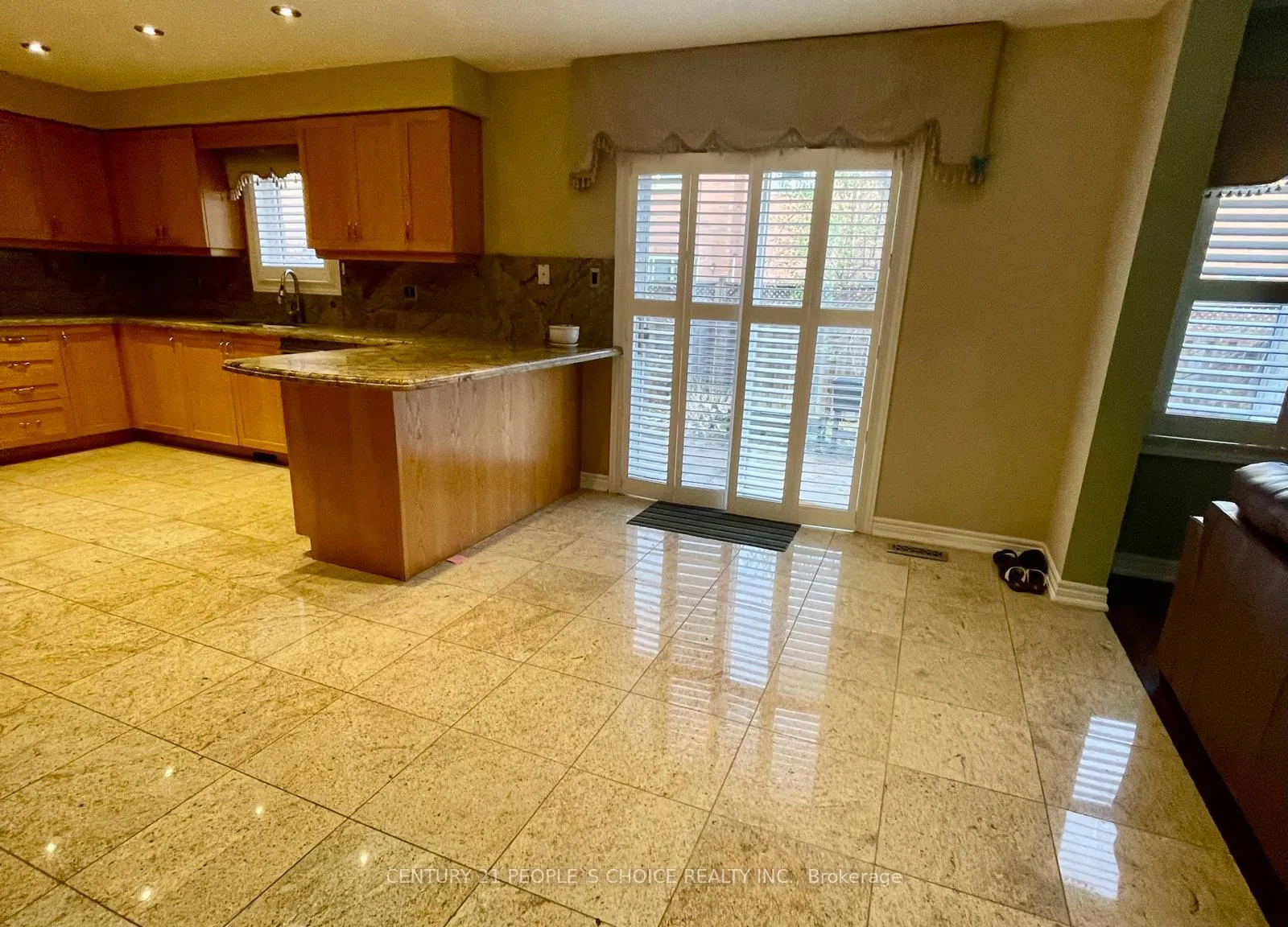 Photo 9 of 215 Edenbrook Hill Drive, Brampton, Fletcher's Meadow — HOMEH