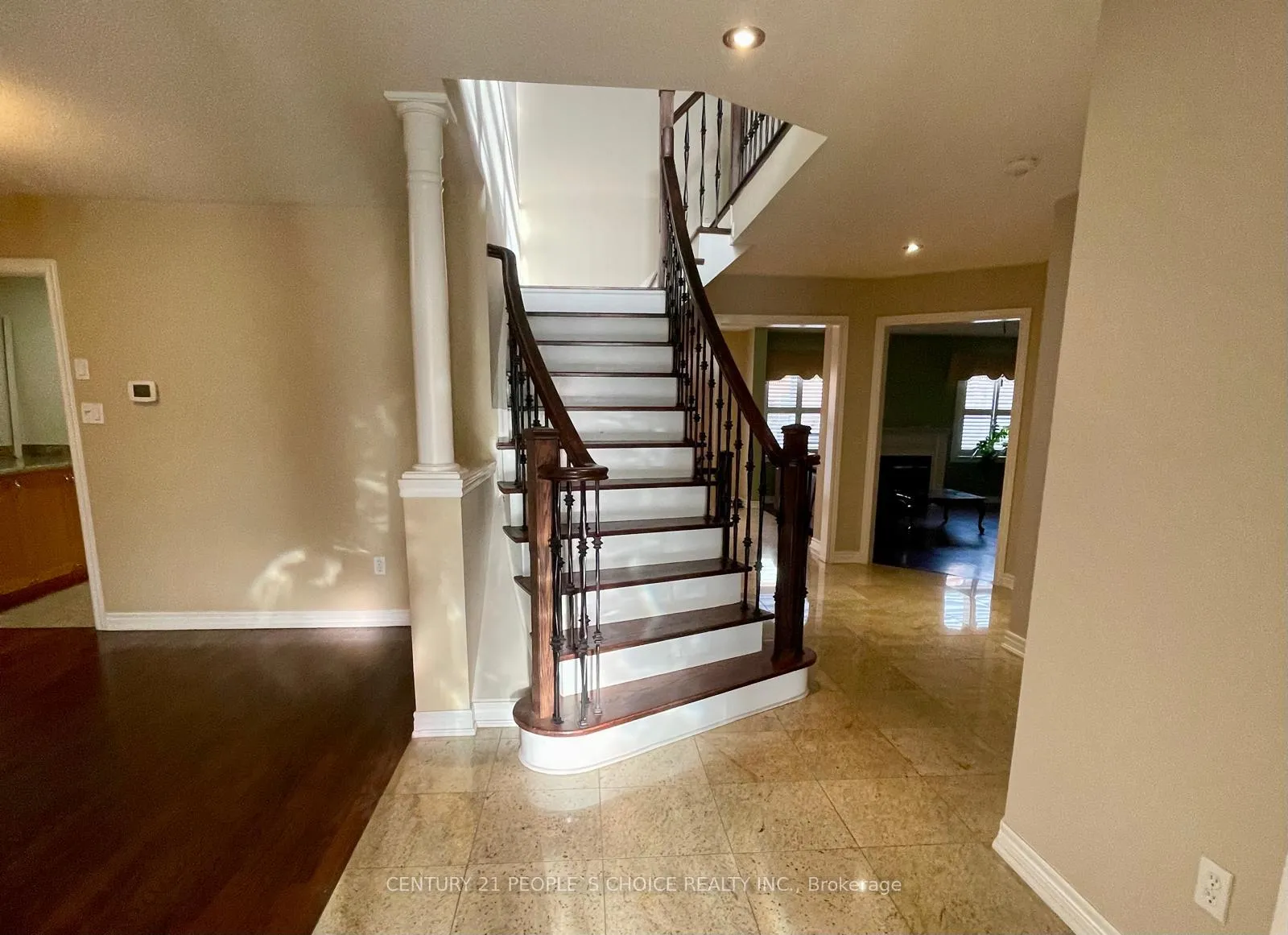 Photo 10 of 215 Edenbrook Hill Drive, Brampton, Fletcher's Meadow — HOMEH