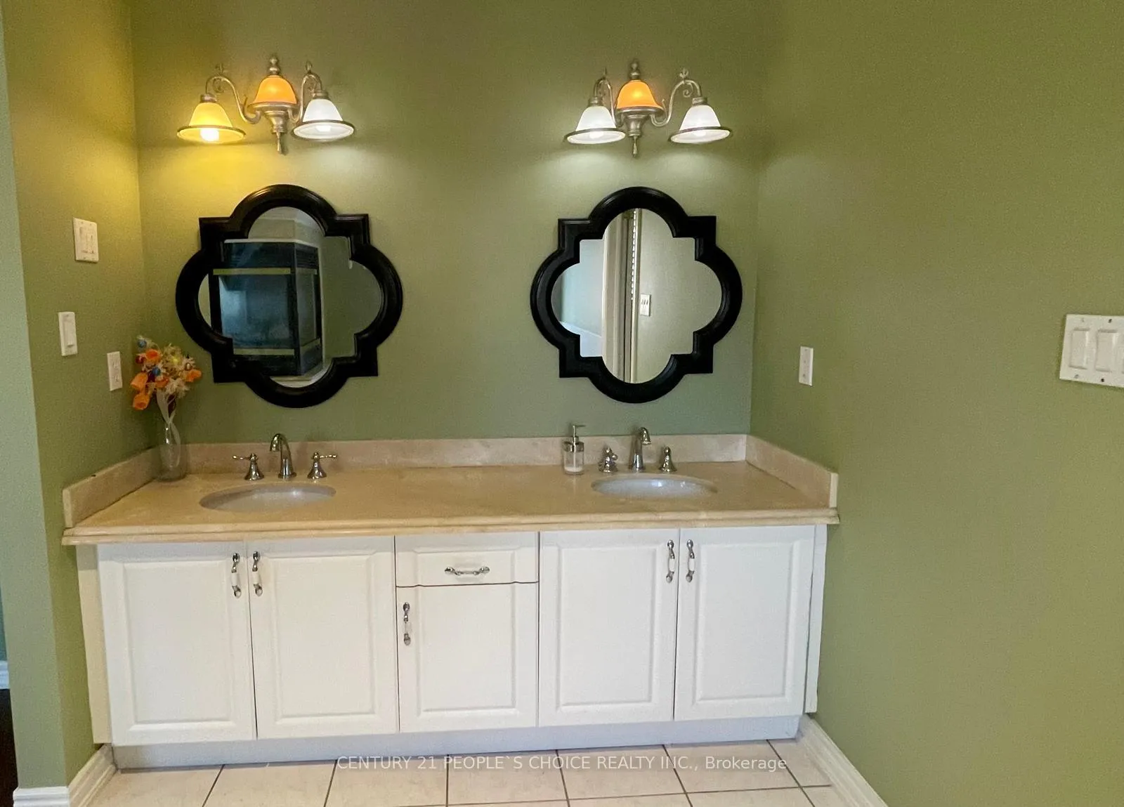 Photo 16 of 215 Edenbrook Hill Drive, Brampton, Fletcher's Meadow — HOMEH