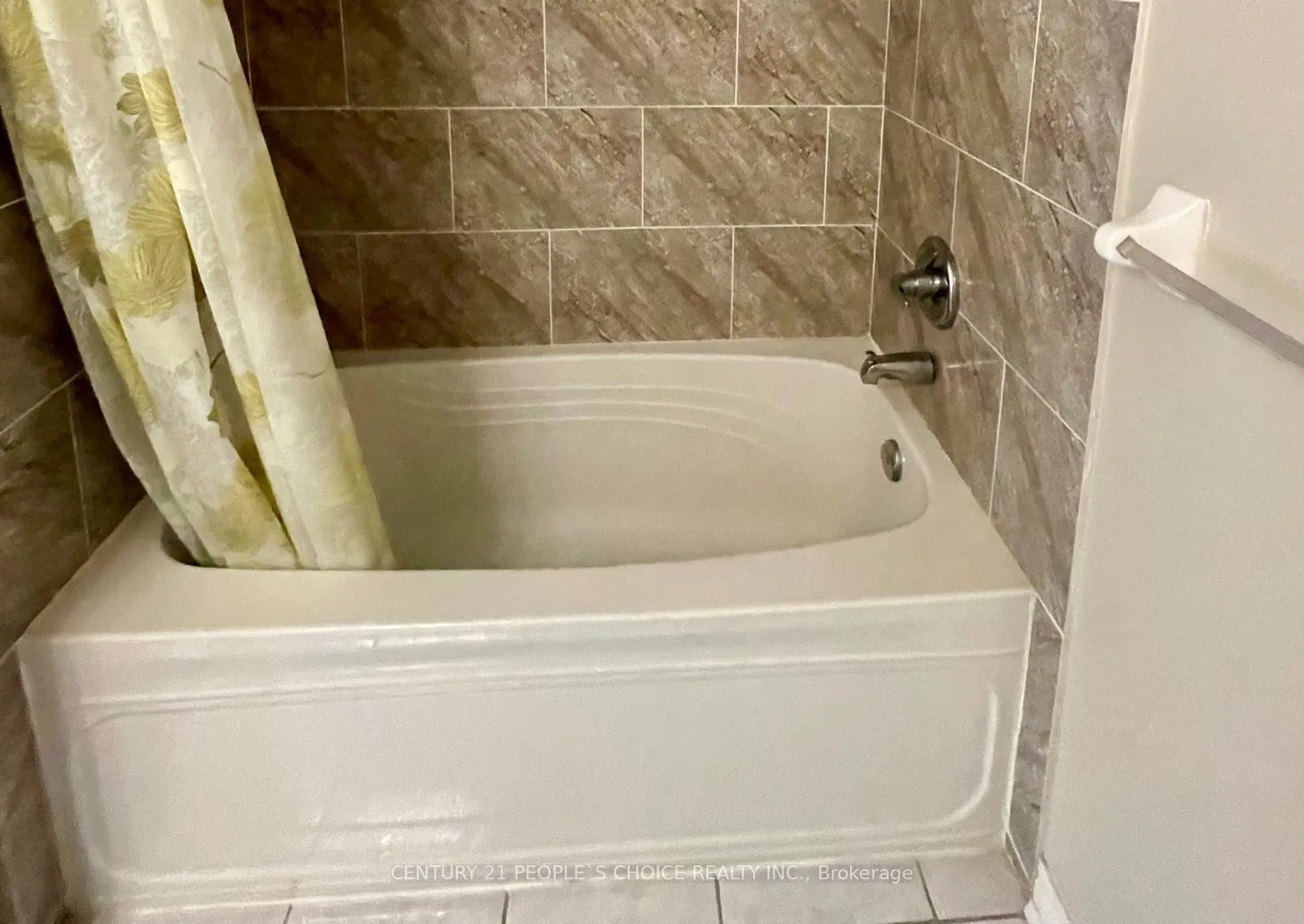 Photo 17 of 215 Edenbrook Hill Drive, Brampton, Fletcher's Meadow — HOMEH
