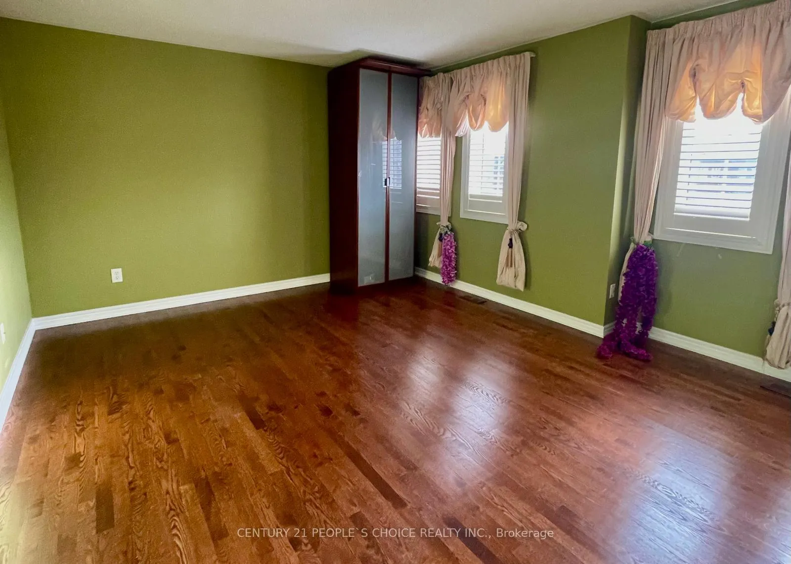 Photo 21 of 215 Edenbrook Hill Drive, Brampton, Fletcher's Meadow — HOMEH