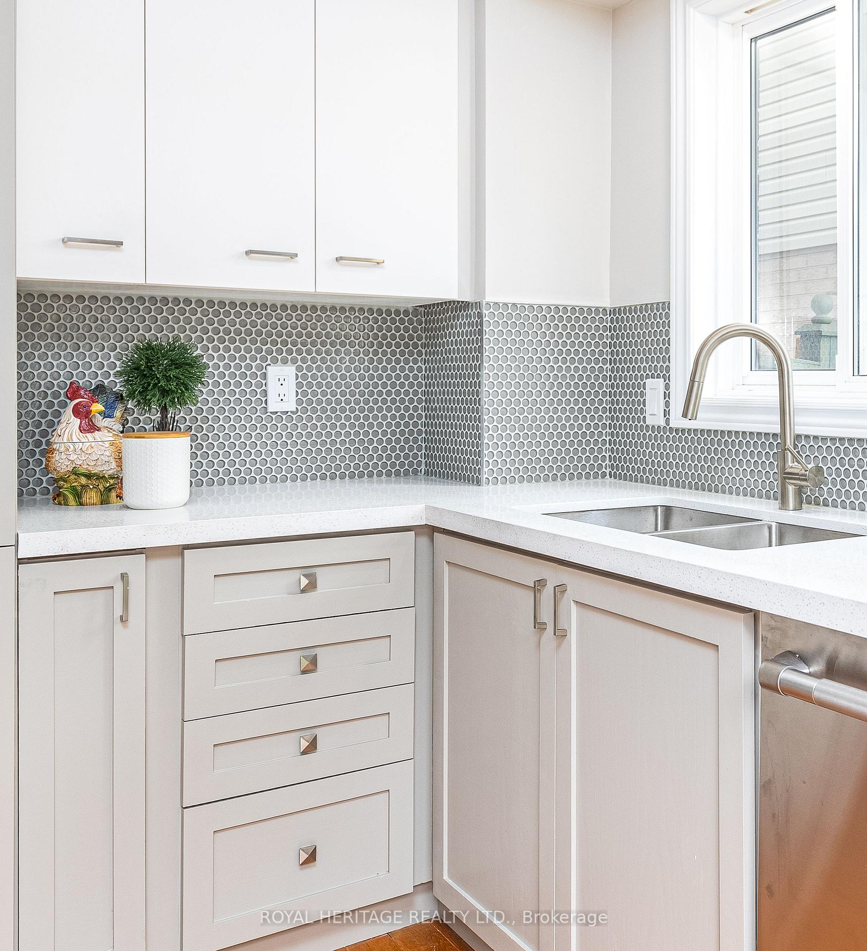 Photo 3 of 31 Flaxman Avenue, Clarington, Bowmanville — HOMEH