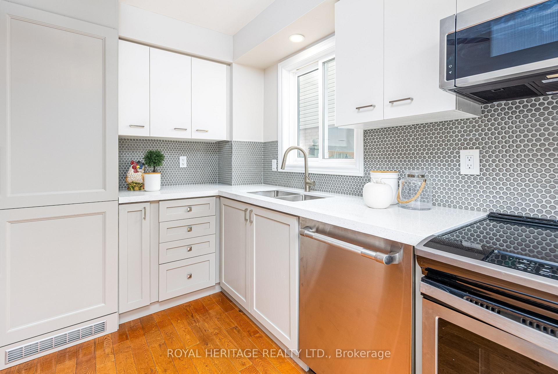 Photo 4 of 31 Flaxman Avenue, Clarington, Bowmanville — HOMEH