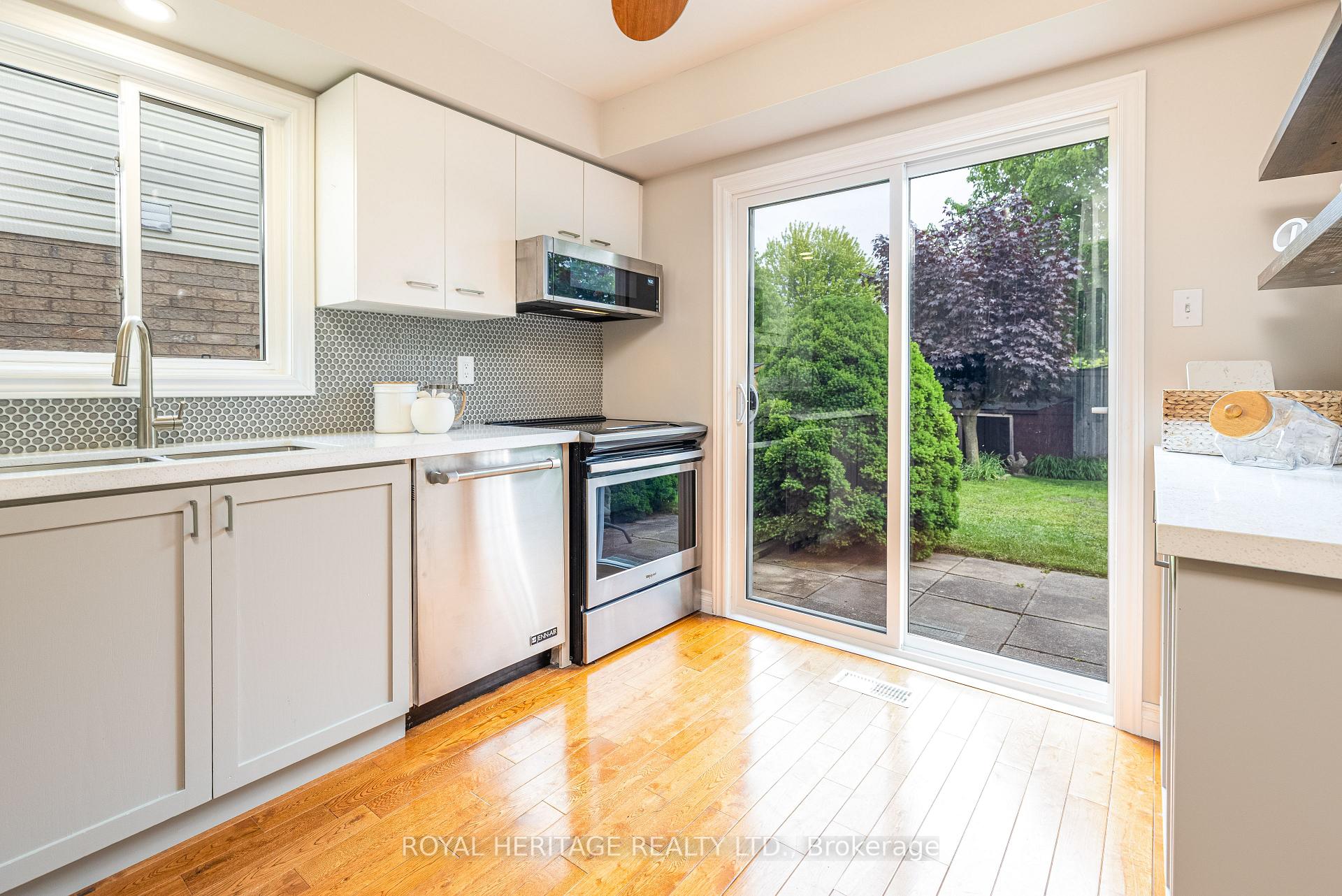 Photo 5 of 31 Flaxman Avenue, Clarington, Bowmanville — HOMEH