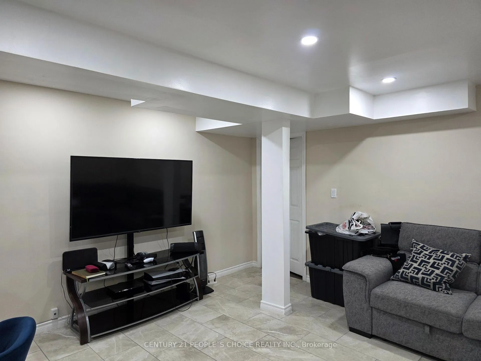 Photo 5 of 3 Heathbrook Avenue, Brampton, Bram East — HOMEH