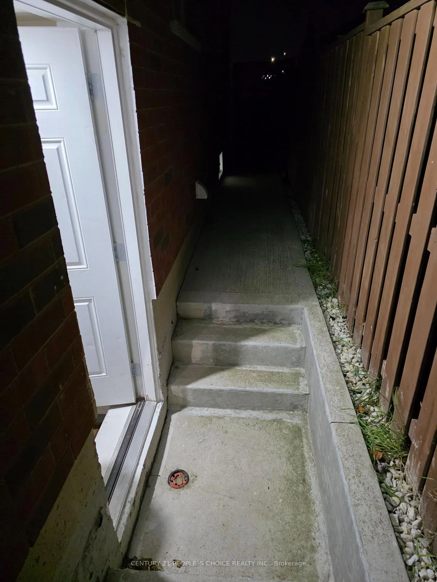 Photo 9 of 3 Heathbrook Avenue, Brampton, Bram East — HOMEH