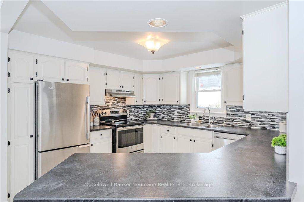 Photo 8 of 15 Hardy Street, Guelph, St. George's — HOMEH