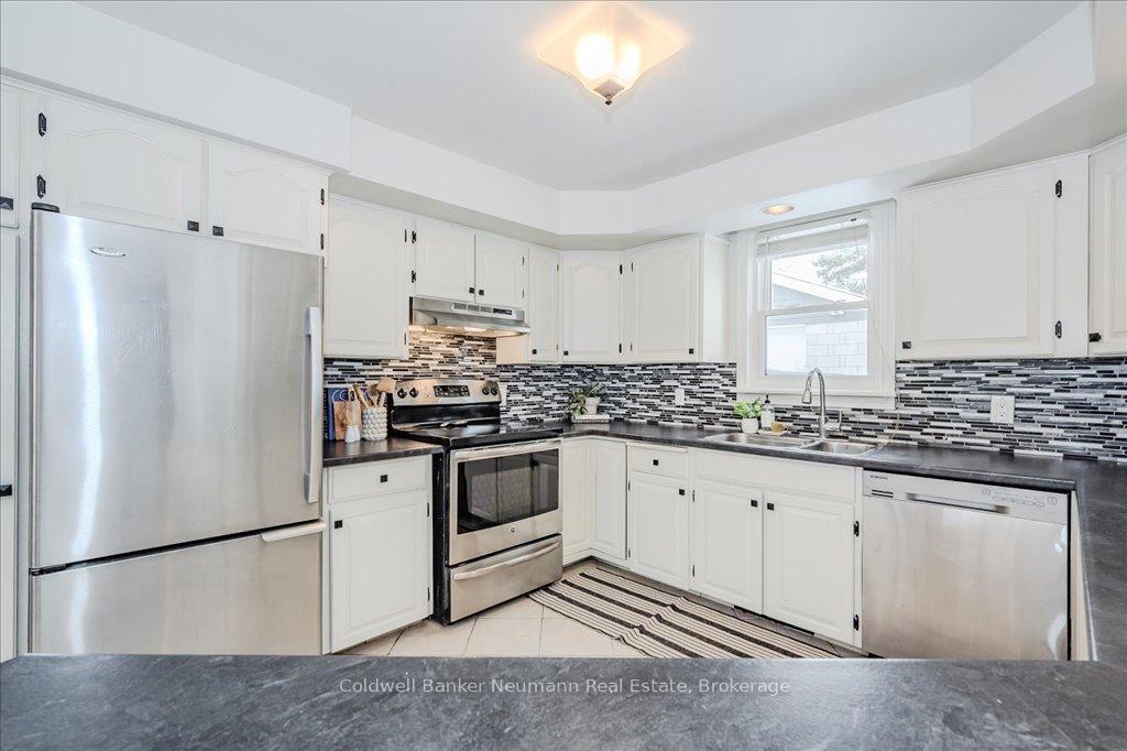 Photo 9 of 15 Hardy Street, Guelph, St. George's — HOMEH