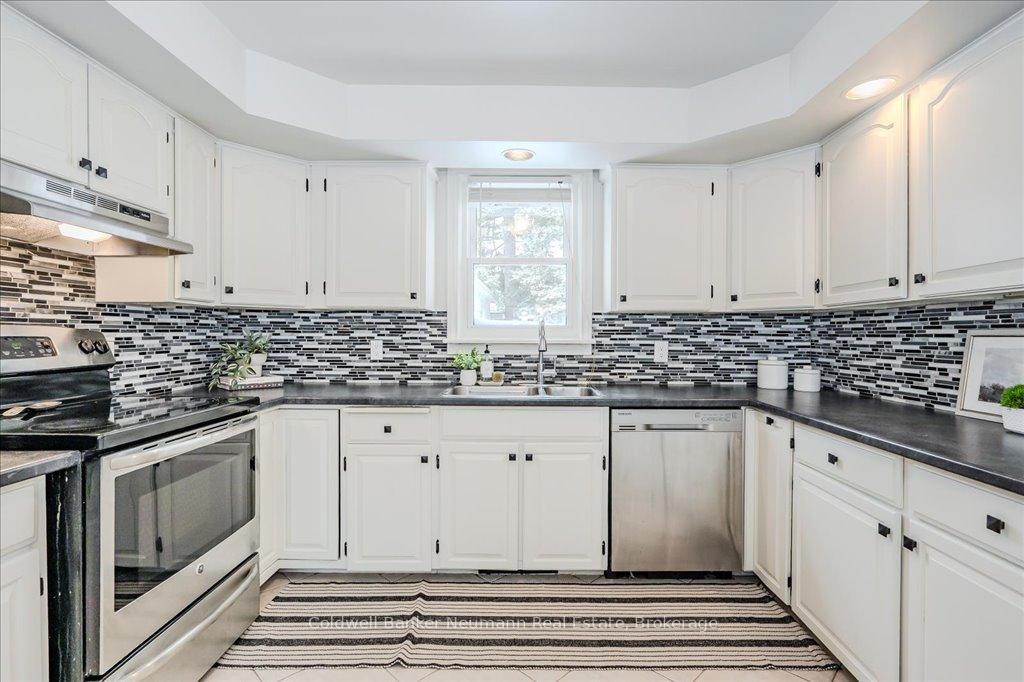 Photo 11 of 15 Hardy Street, Guelph, St. George's — HOMEH