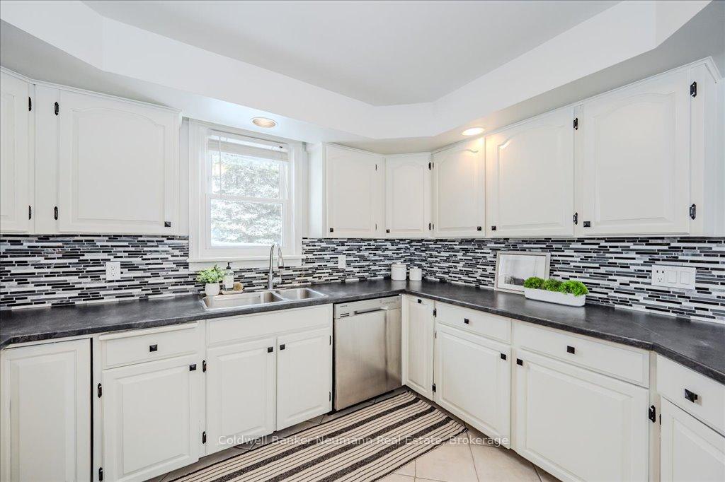 Photo 12 of 15 Hardy Street, Guelph, St. George's — HOMEH