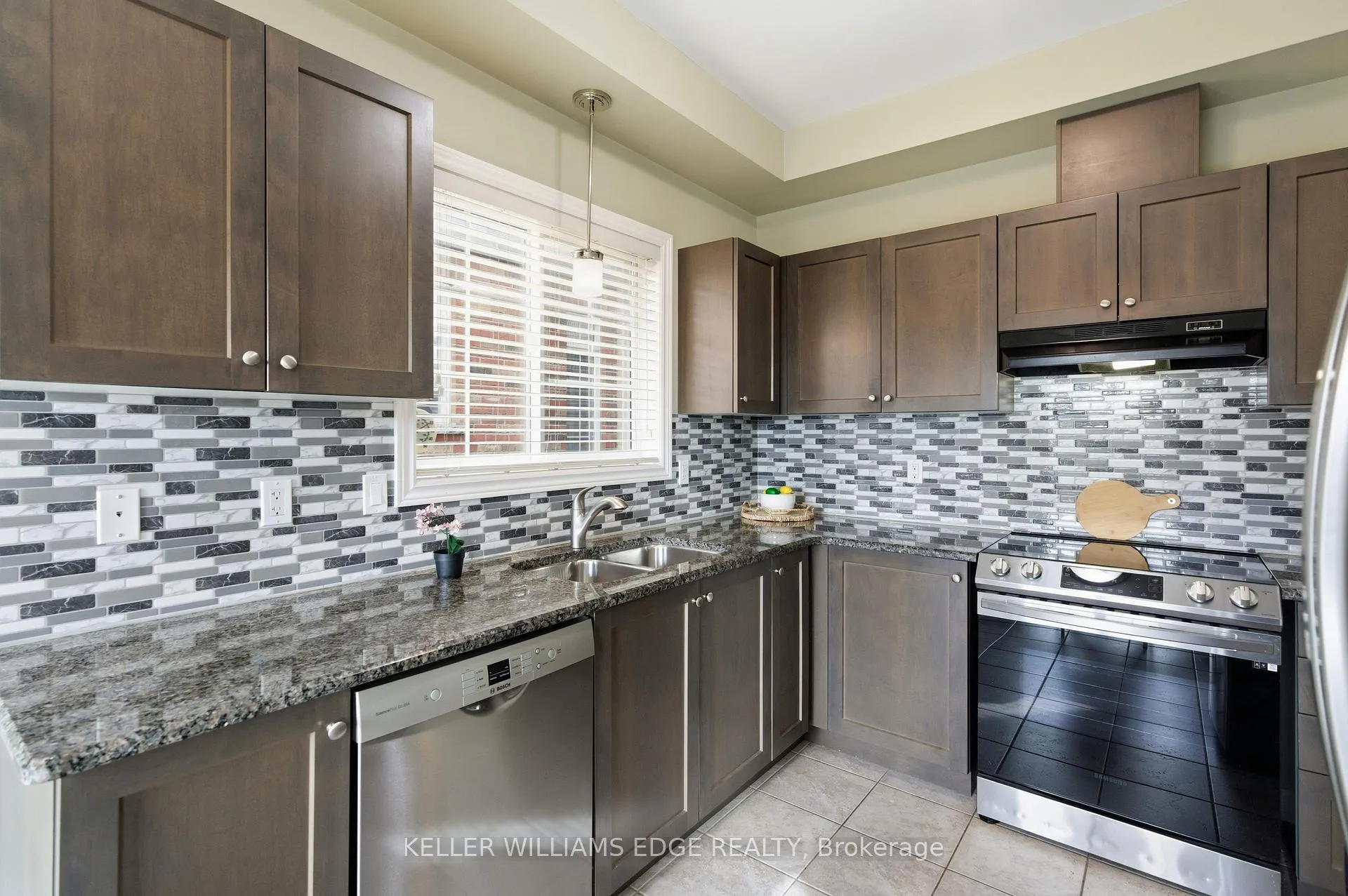 Photo 14 of 62 Browview Drive, Hamilton, Waterdown — HOMEH