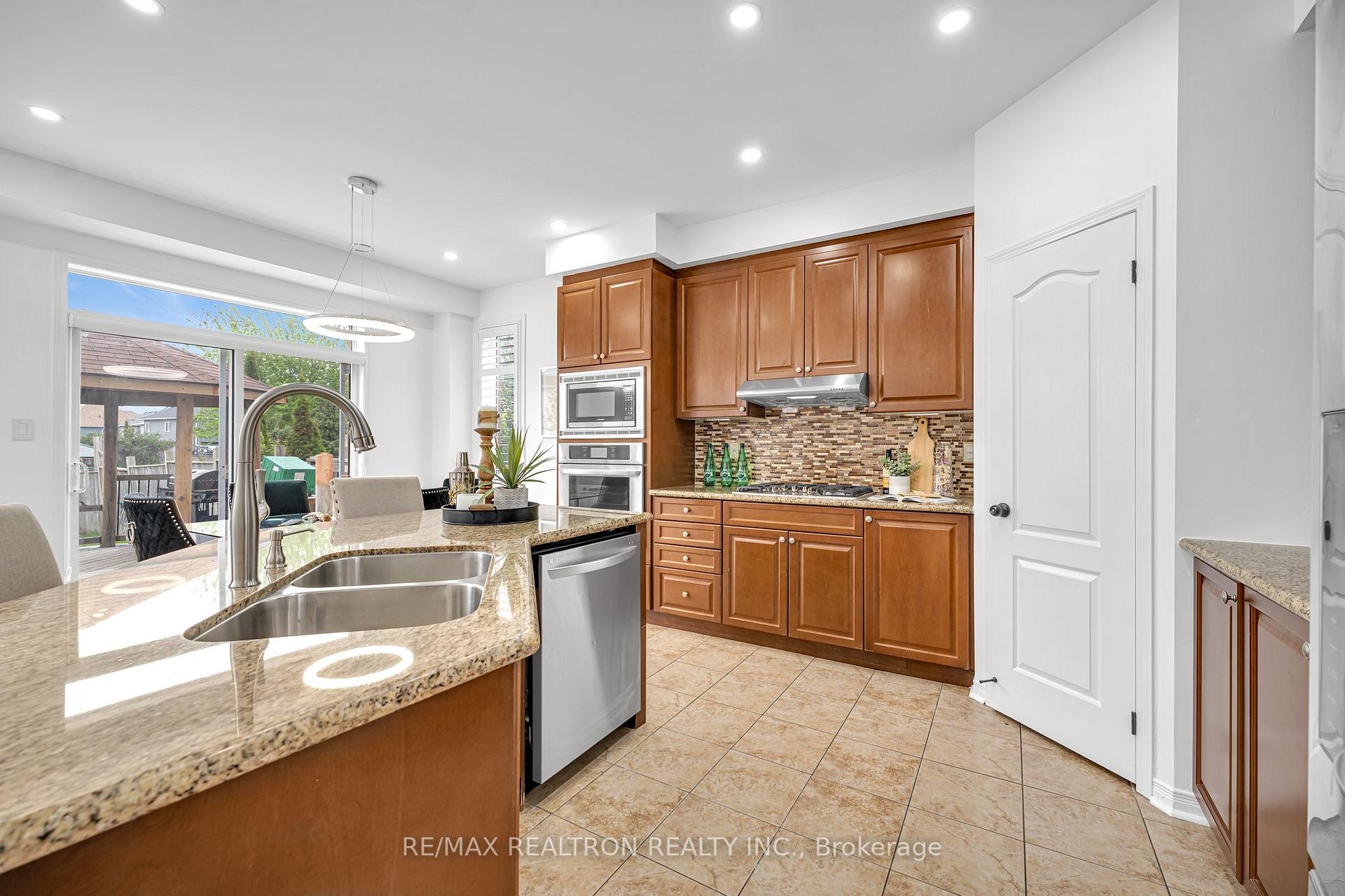 Photo 12 of 27 Alldread Crescent, Clarington, Newcastle — HOMEH