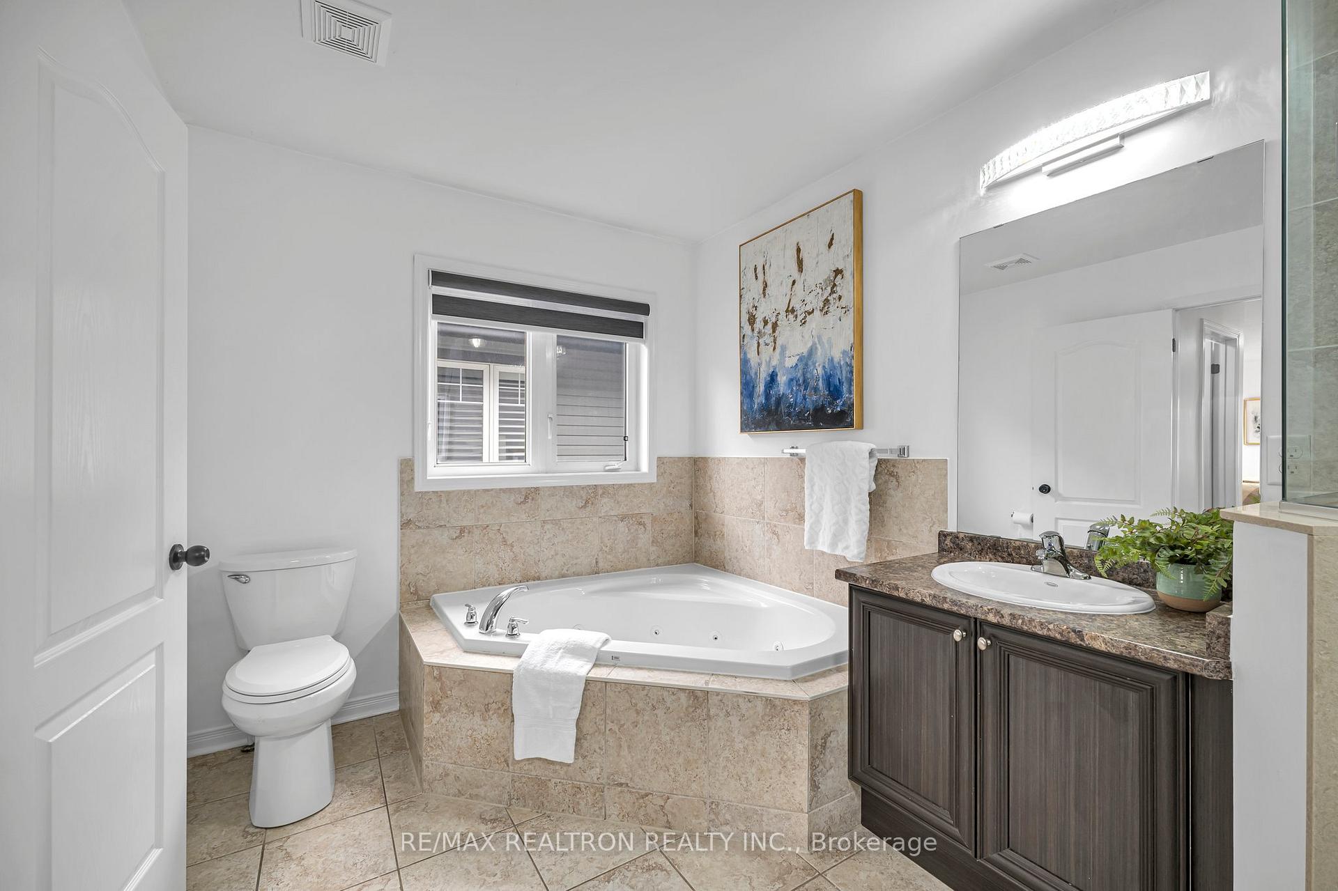 Photo 20 of 27 Alldread Crescent, Clarington, Newcastle — HOMEH