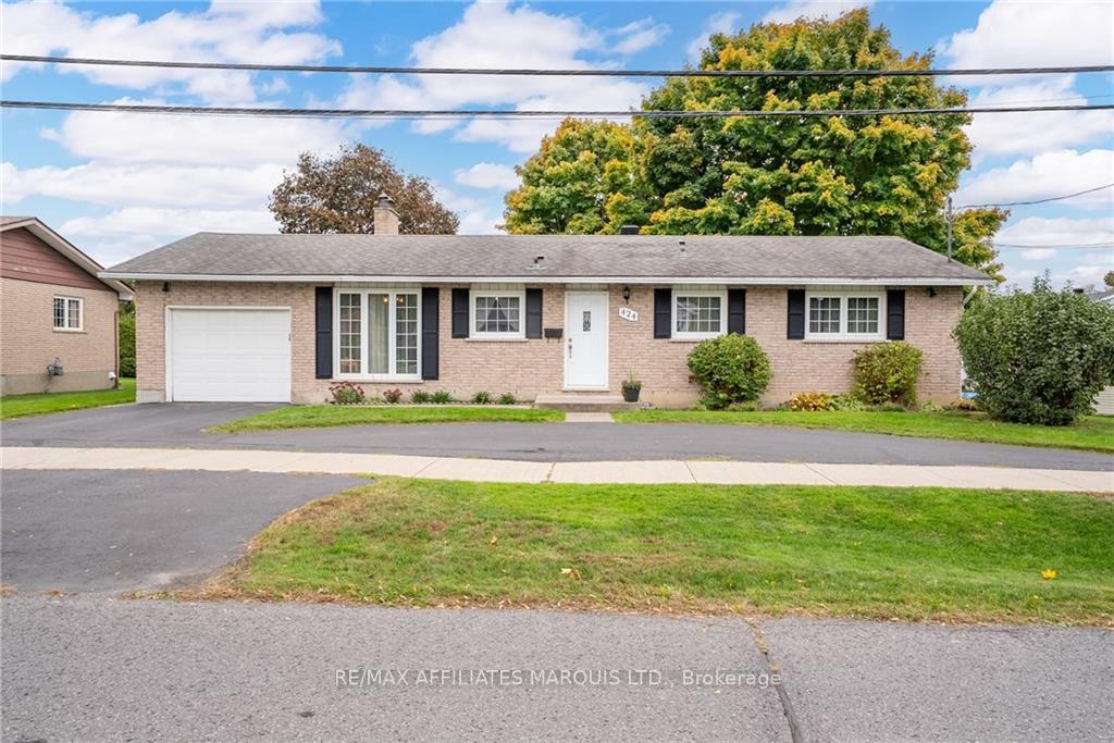 Photo 1 of 424 Mercier Avenue W, Cornwall — HOMEH